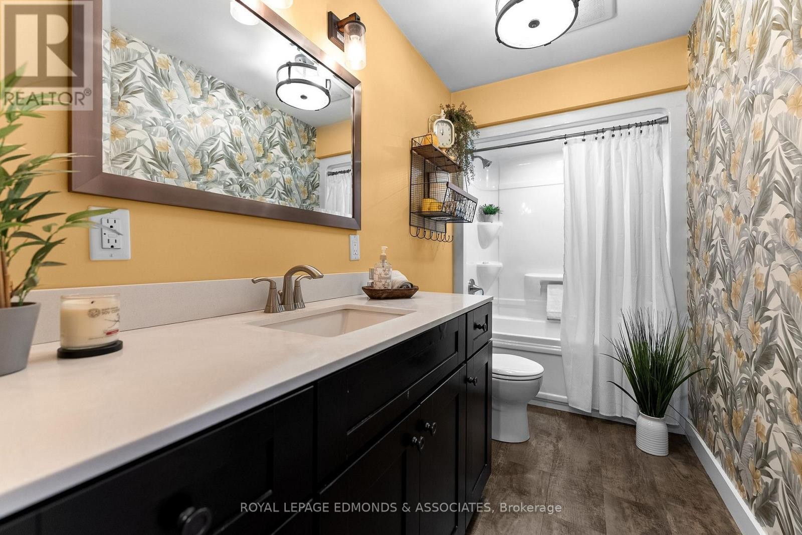 












106 WHITES BEACH TRAIL

,
Whitewater Region,




Ontario
K0J2L0

