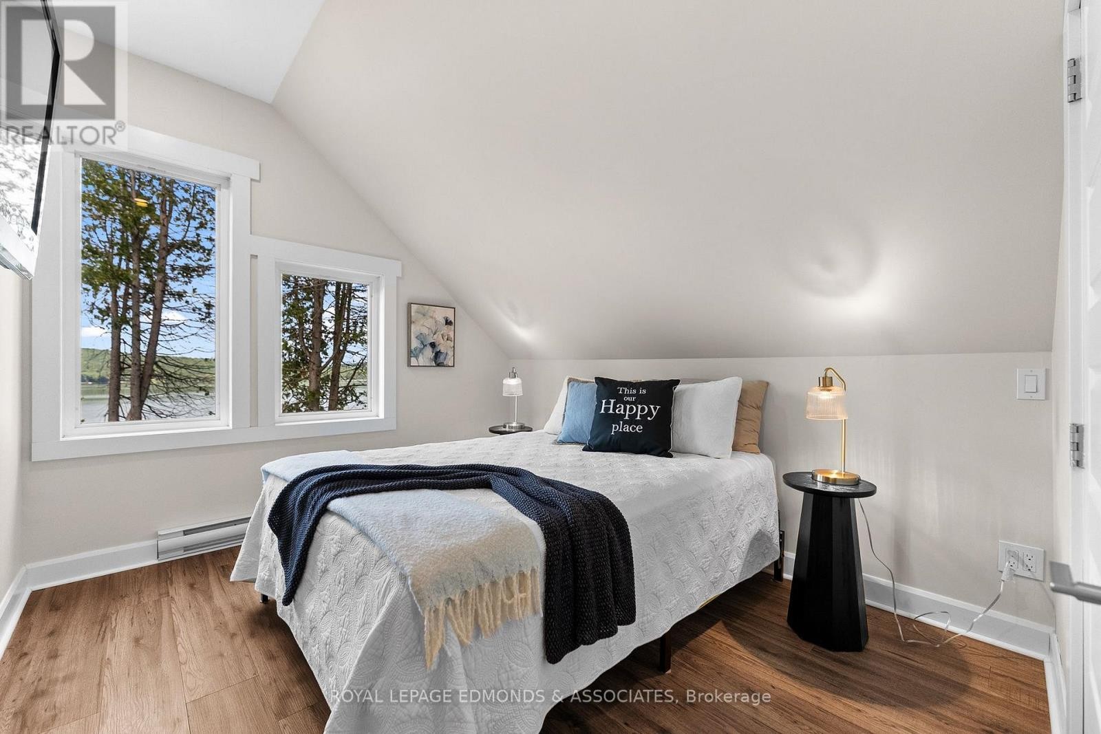 












106 WHITES BEACH TRAIL

,
Whitewater Region,




Ontario
K0J2L0

