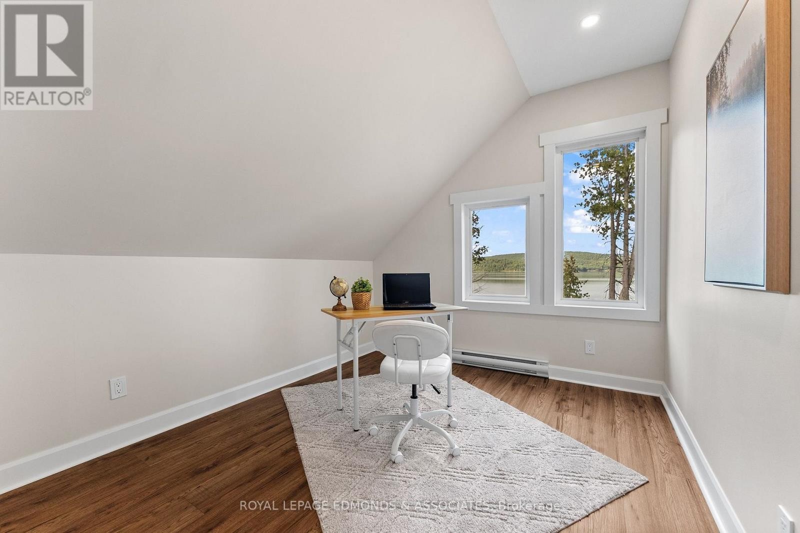 












106 WHITES BEACH TRAIL

,
Whitewater Region,




Ontario
K0J2L0

