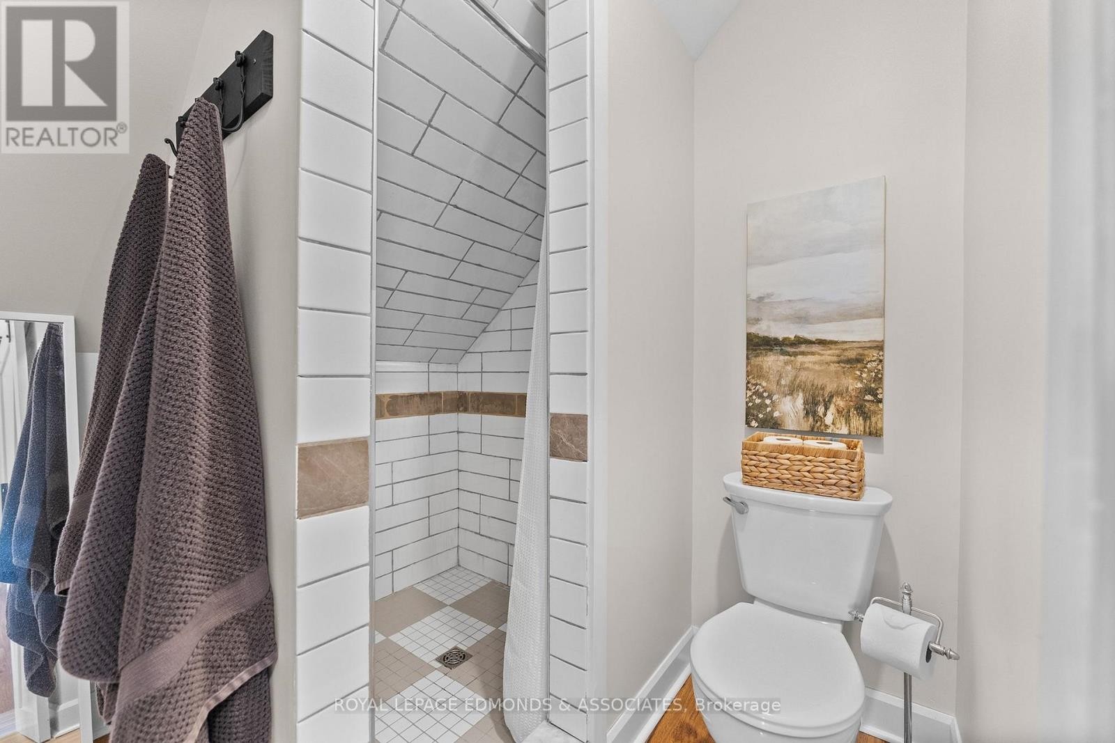 












106 WHITES BEACH TRAIL

,
Whitewater Region,




Ontario
K0J2L0

