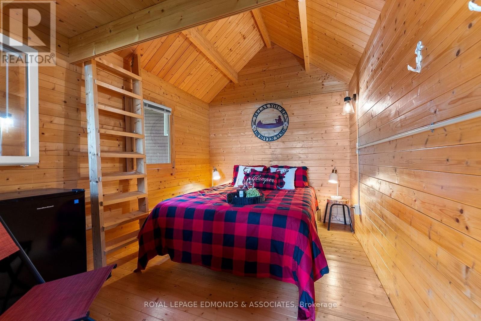 












106 WHITES BEACH TRAIL

,
Whitewater Region,




Ontario
K0J2L0

