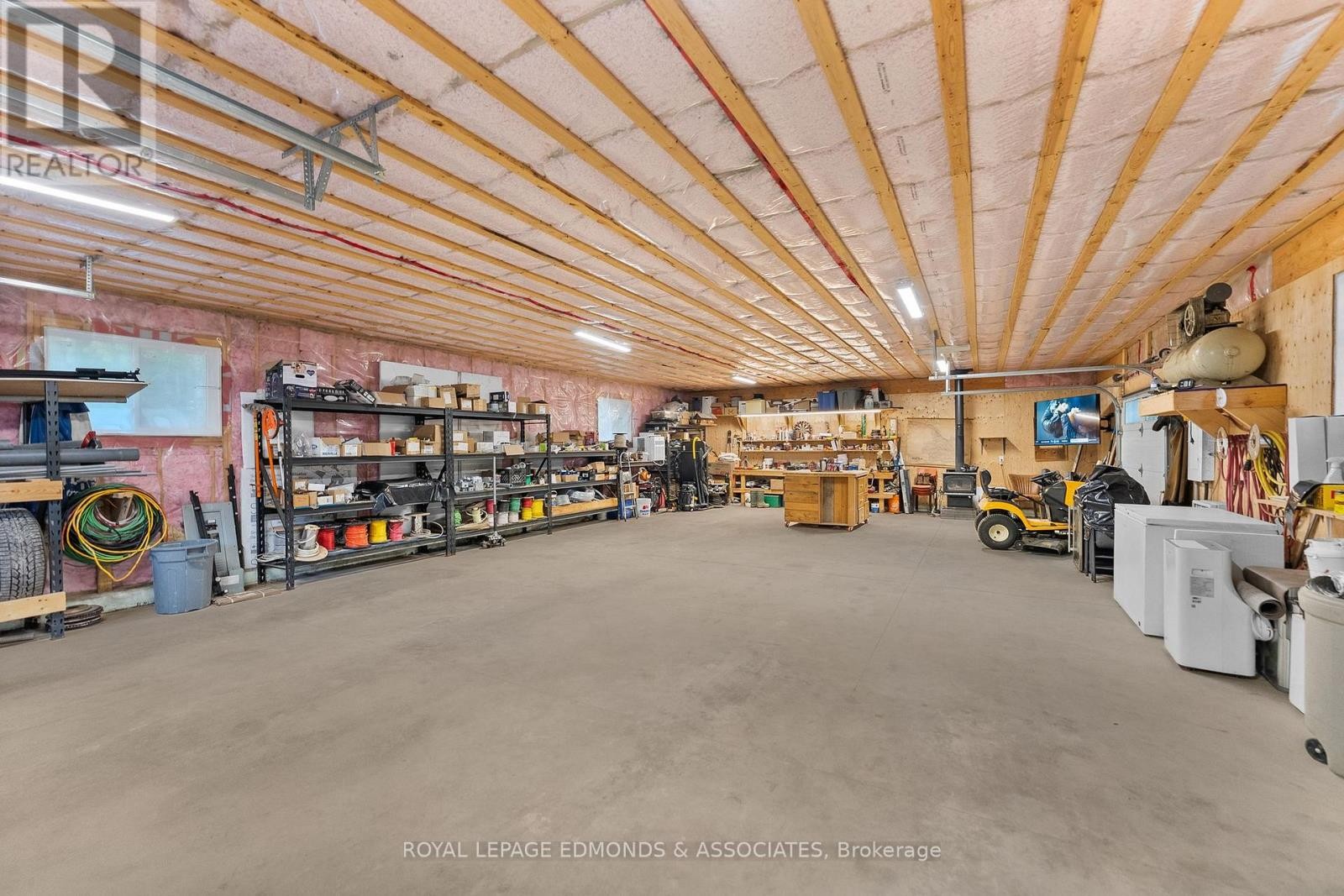 












106 WHITES BEACH TRAIL

,
Whitewater Region,




Ontario
K0J2L0

