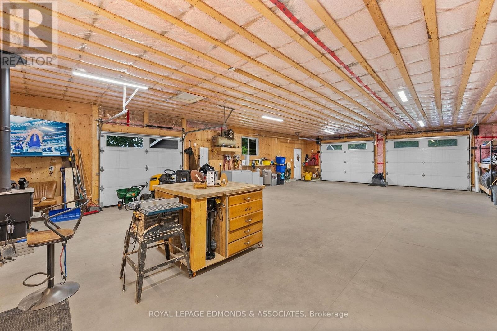 












106 WHITES BEACH TRAIL

,
Whitewater Region,




Ontario
K0J2L0

