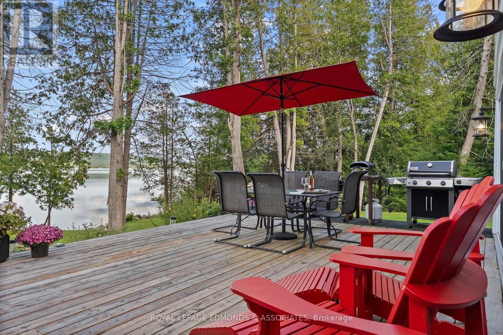 












106 WHITES BEACH TRAIL

,
Whitewater Region,




Ontario
K0J2L0


