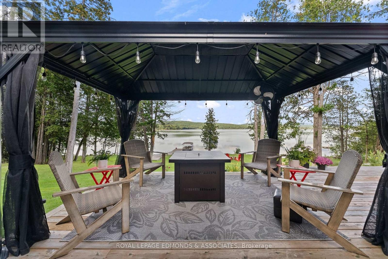












106 WHITES BEACH TRAIL

,
Whitewater Region,




Ontario
K0J2L0

