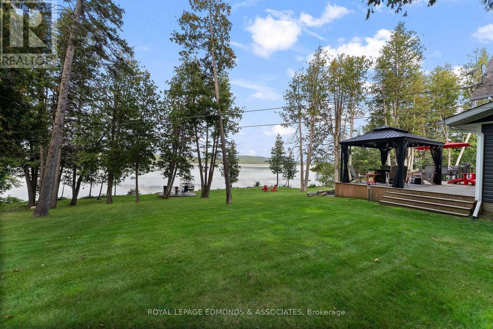 












106 WHITES BEACH TRAIL

,
Whitewater Region,




Ontario
K0J2L0

