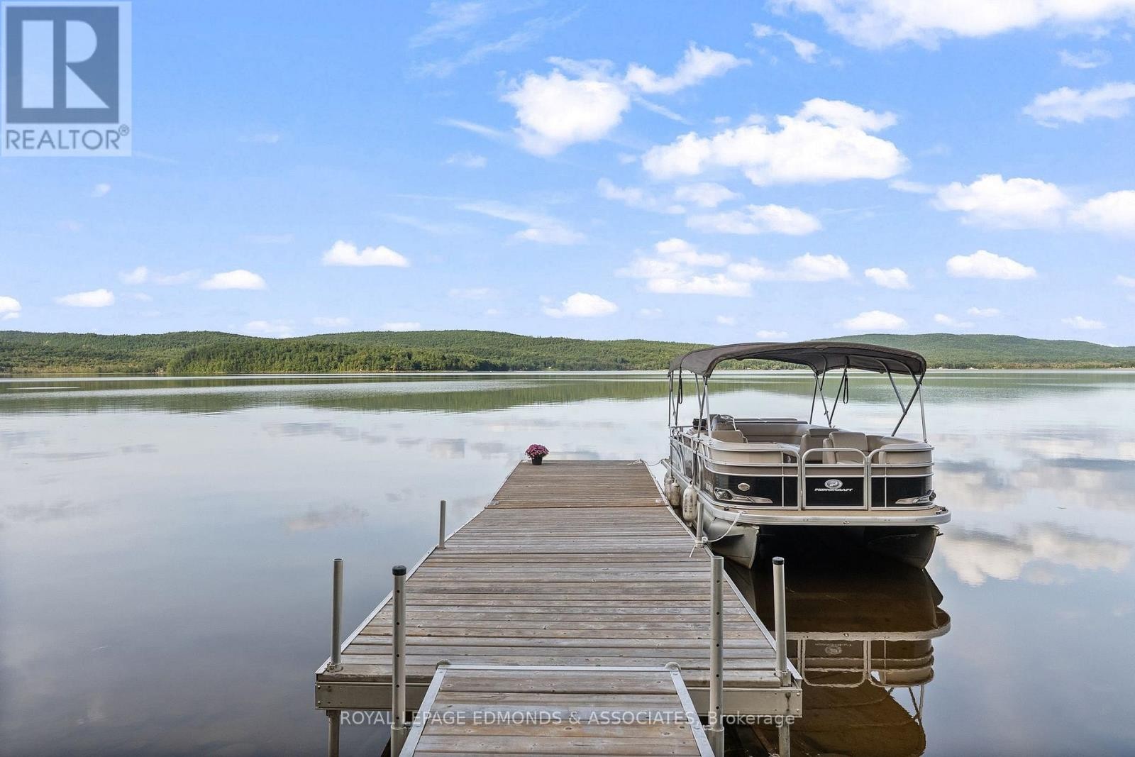












106 WHITES BEACH TRAIL

,
Whitewater Region,




Ontario
K0J2L0

