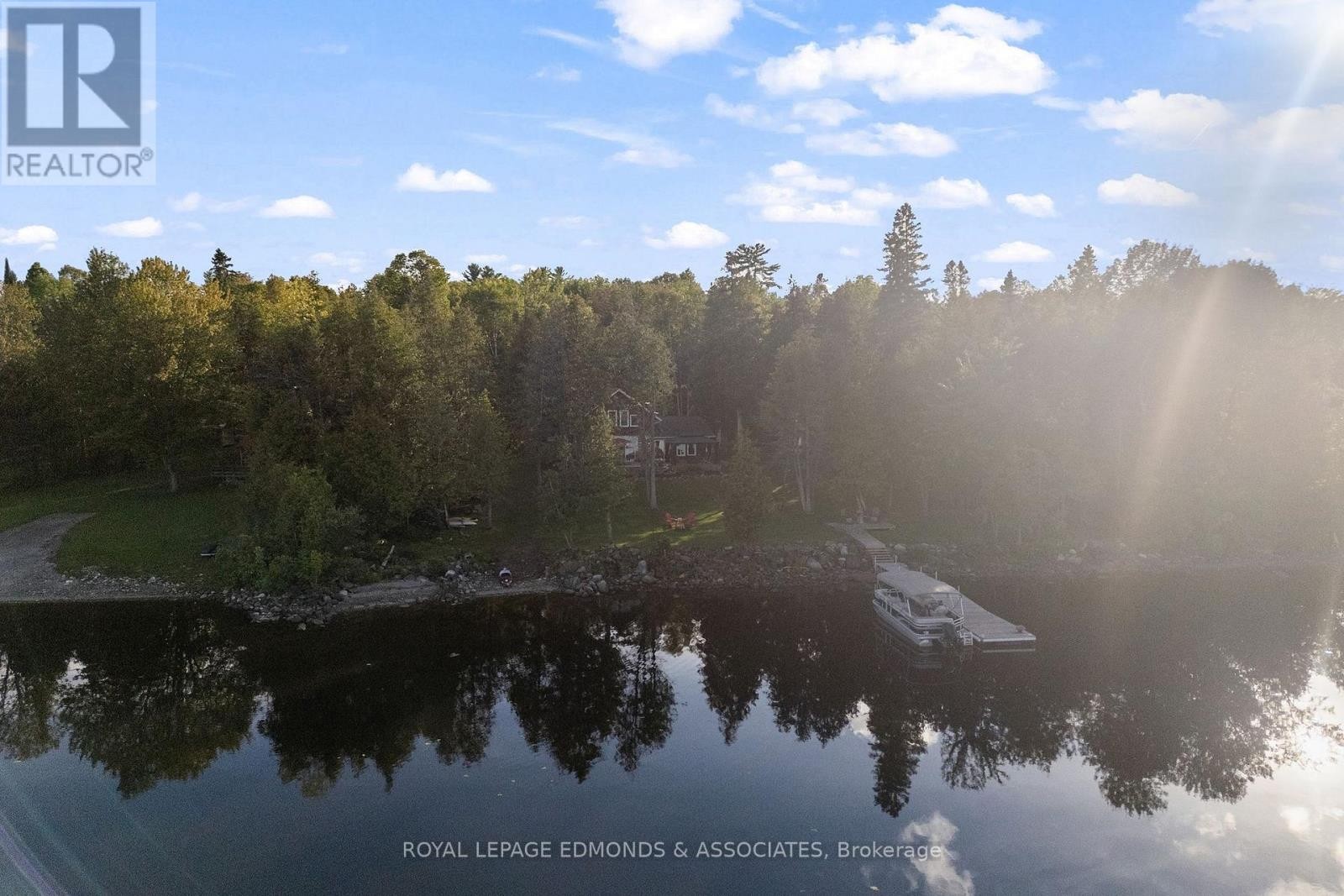 












106 WHITES BEACH TRAIL

,
Whitewater Region,




Ontario
K0J2L0

