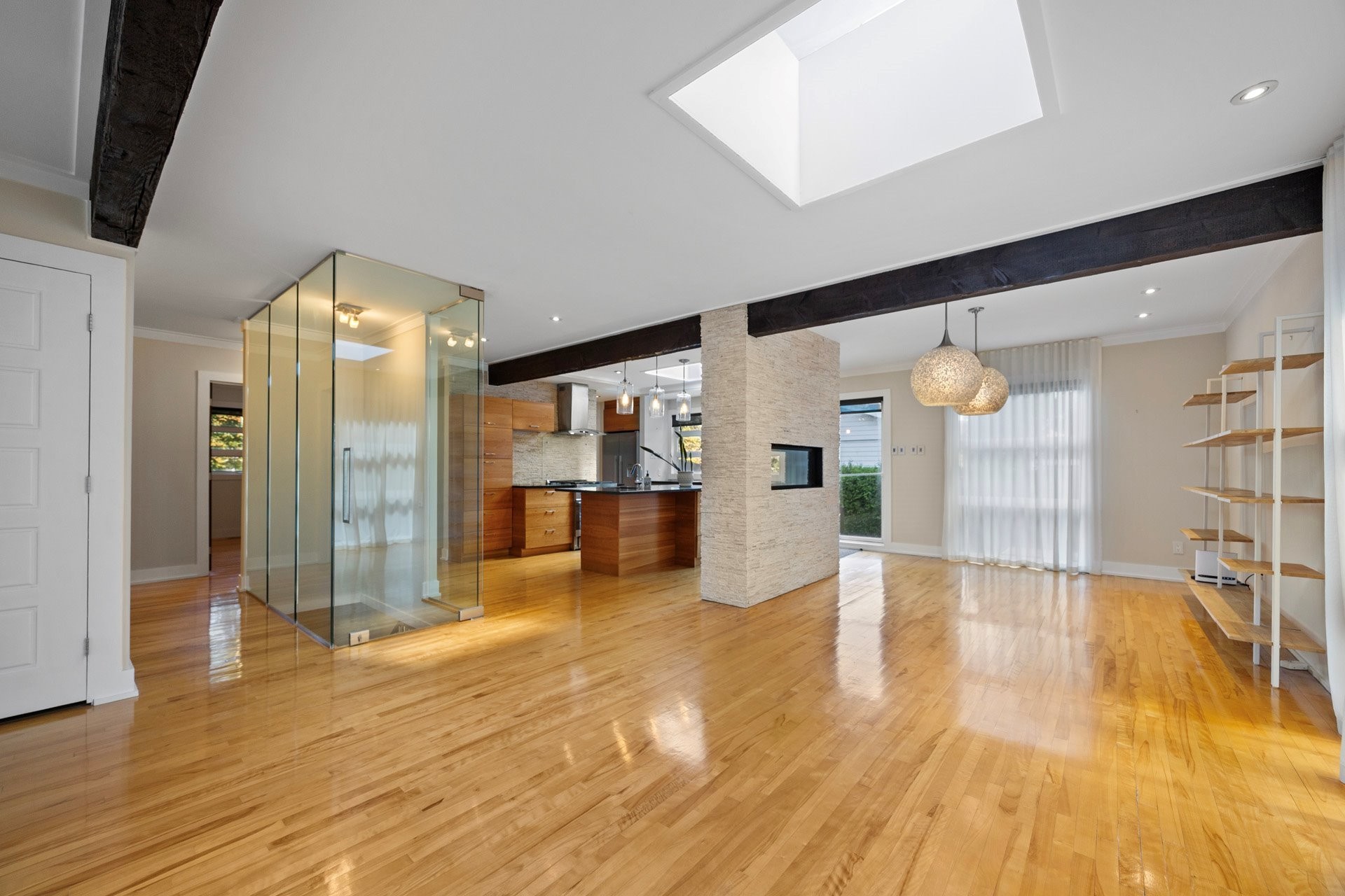 









2


Av. Balzac

,
Candiac,




QC
J5R2A6

