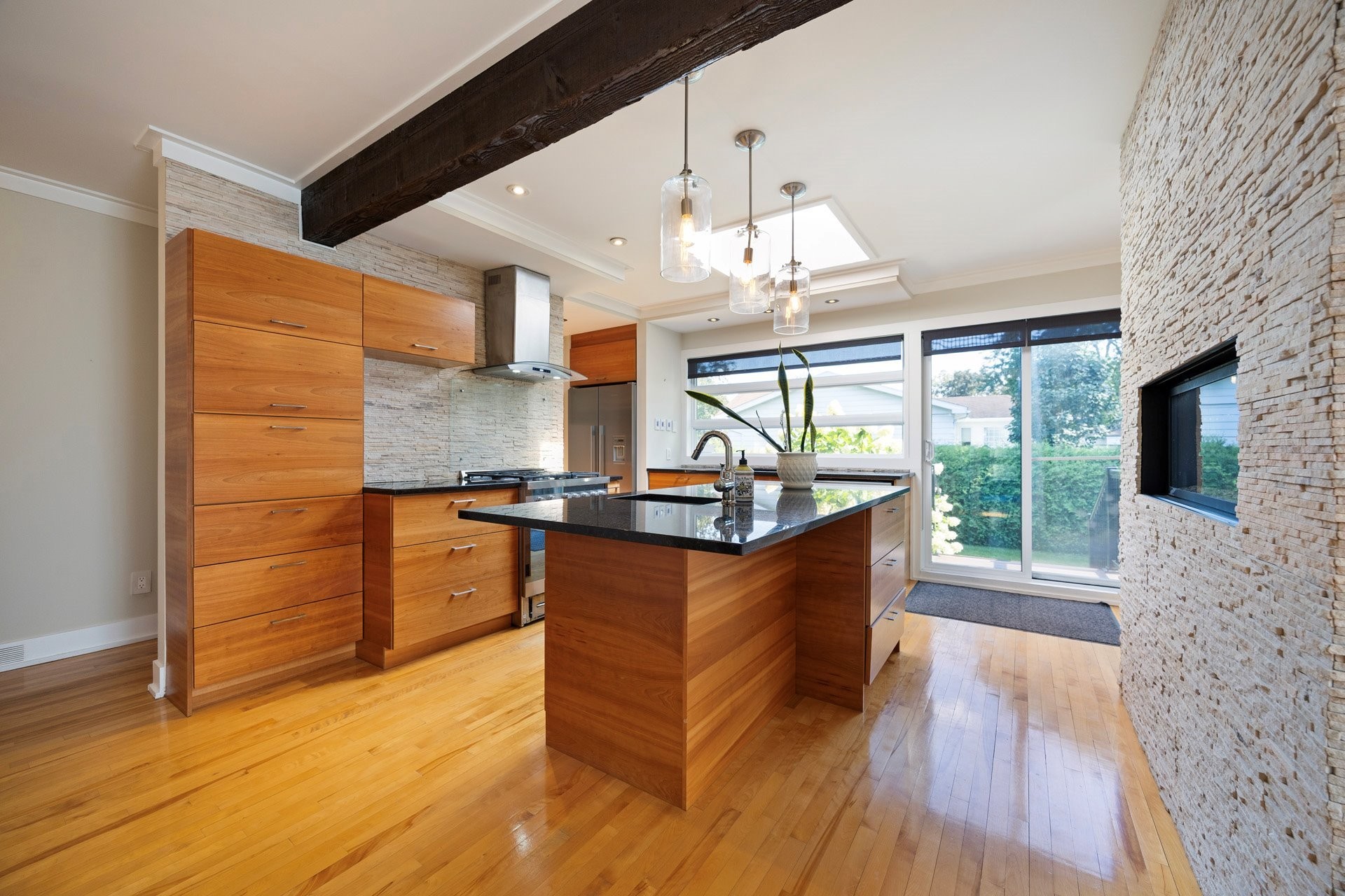 









2


Av. Balzac

,
Candiac,




QC
J5R2A6

