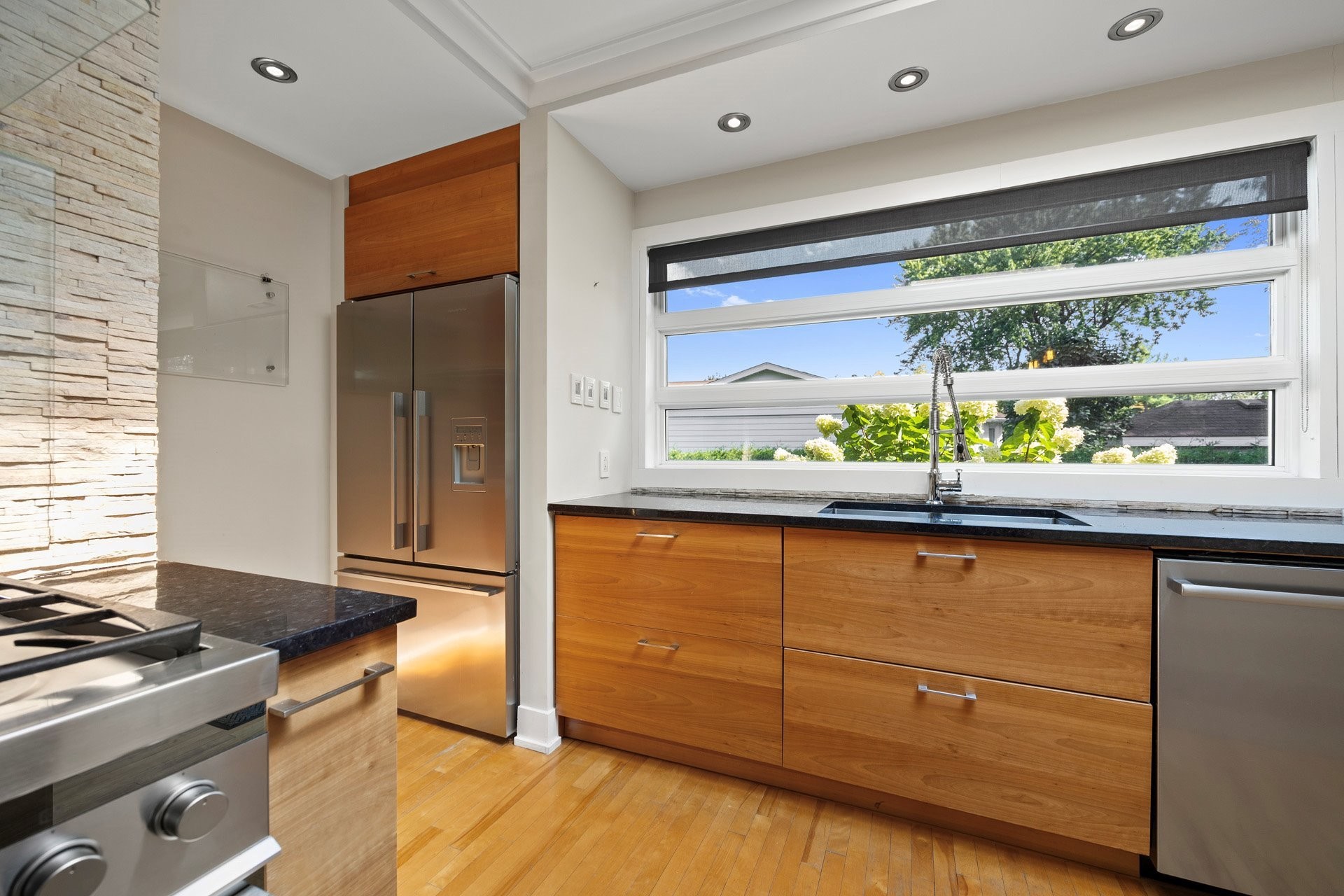 









2


Av. Balzac

,
Candiac,




QC
J5R2A6

