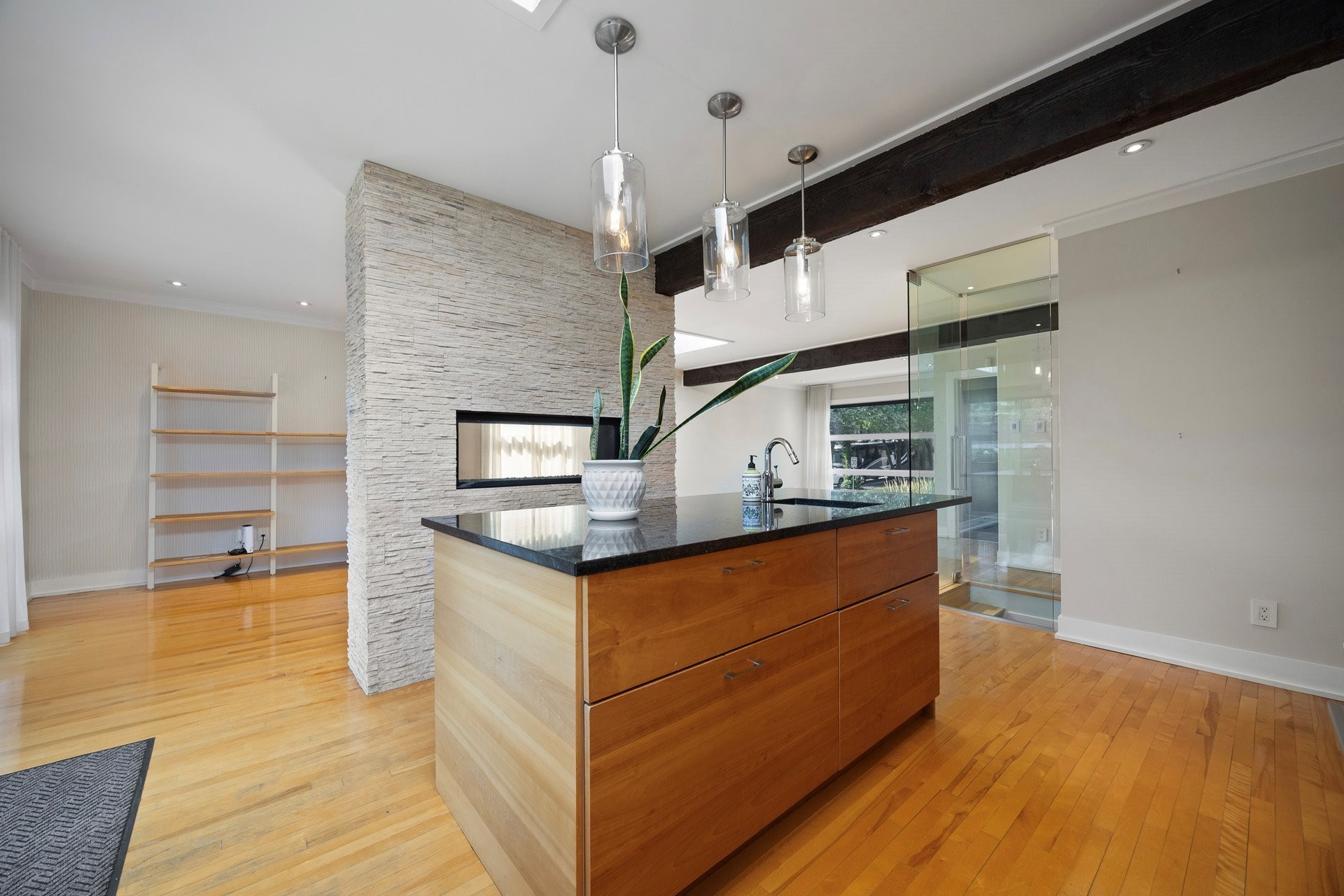









2


Av. Balzac

,
Candiac,




QC
J5R2A6

