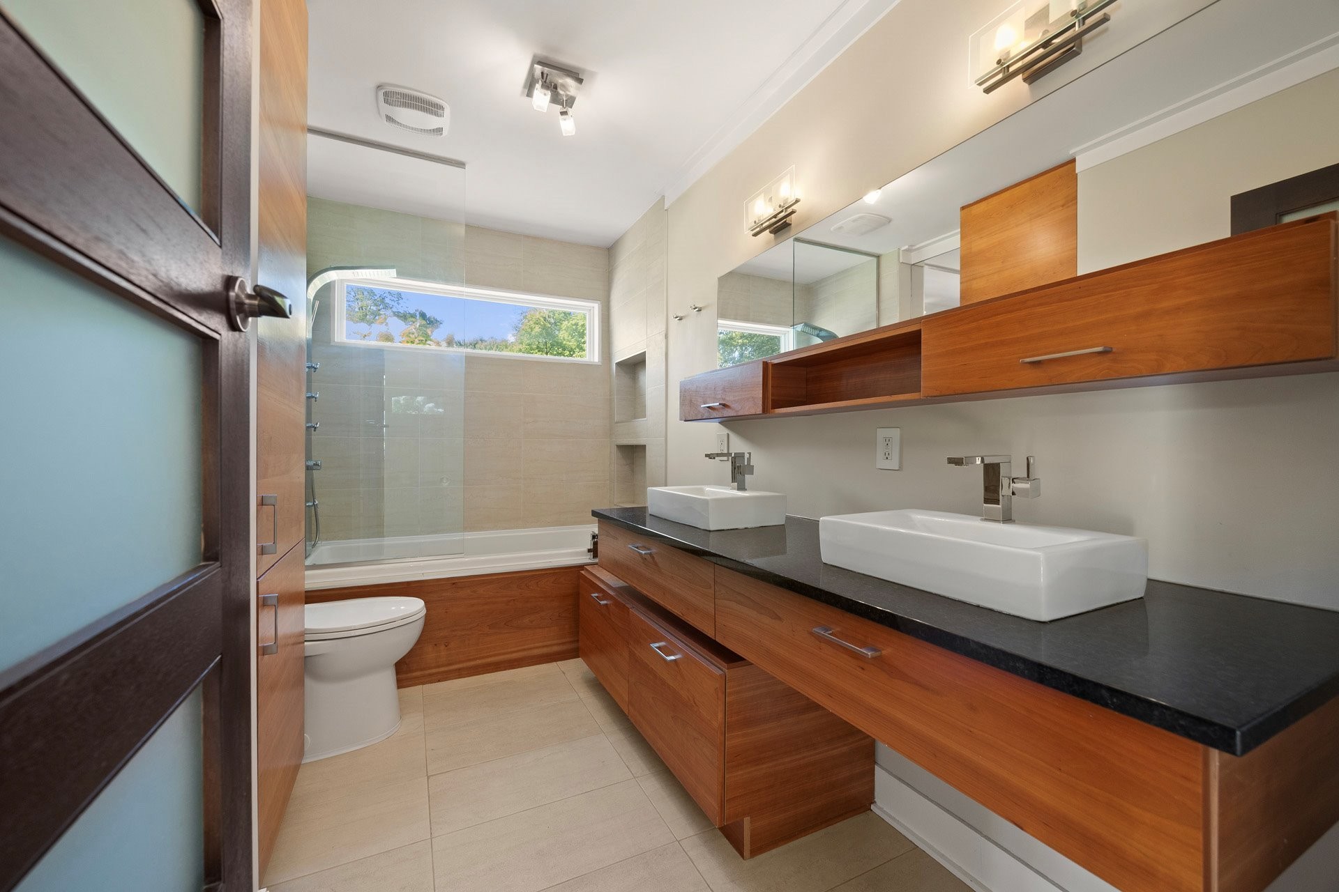 









2


Av. Balzac

,
Candiac,




QC
J5R2A6

