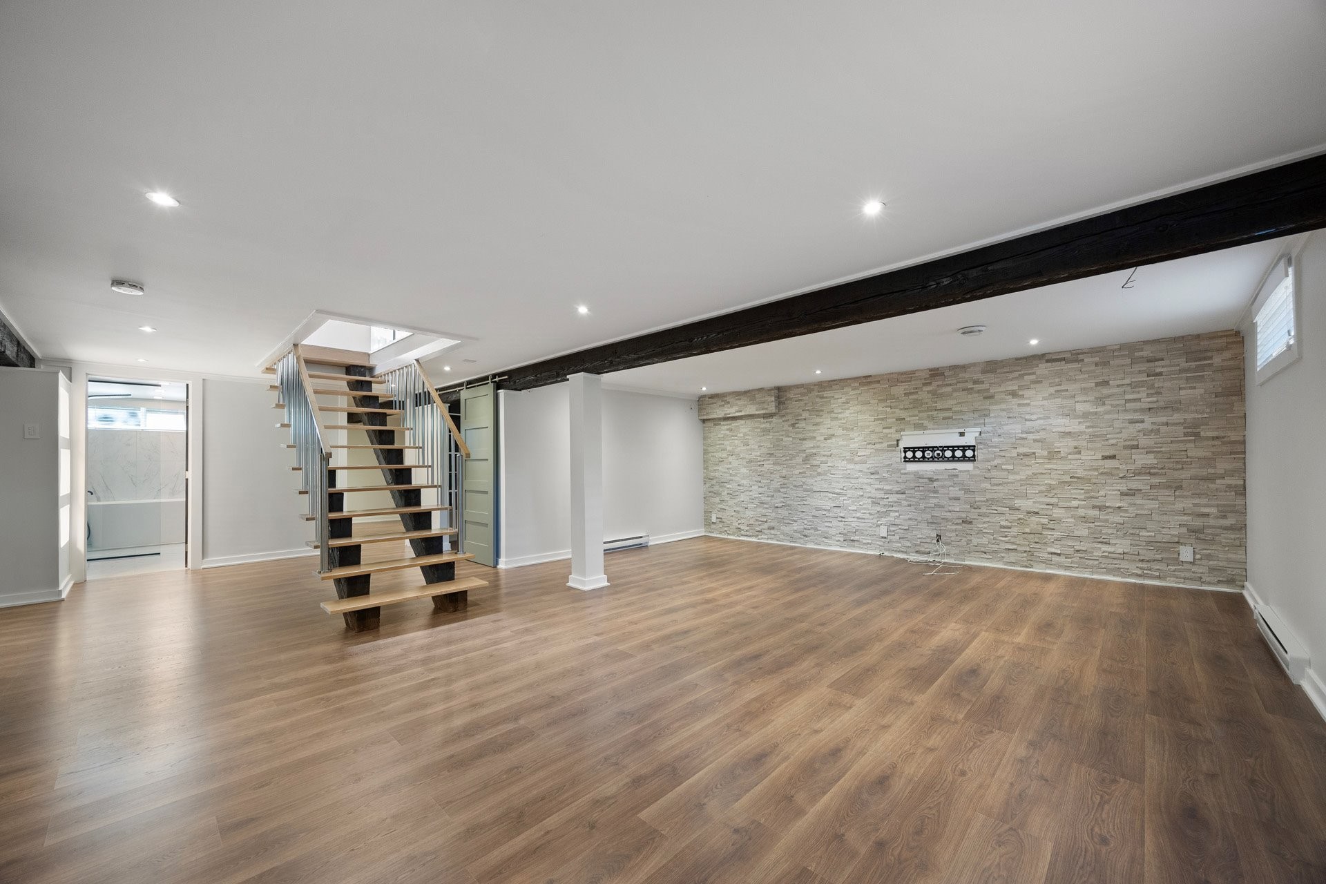 









2


Av. Balzac

,
Candiac,




QC
J5R2A6

