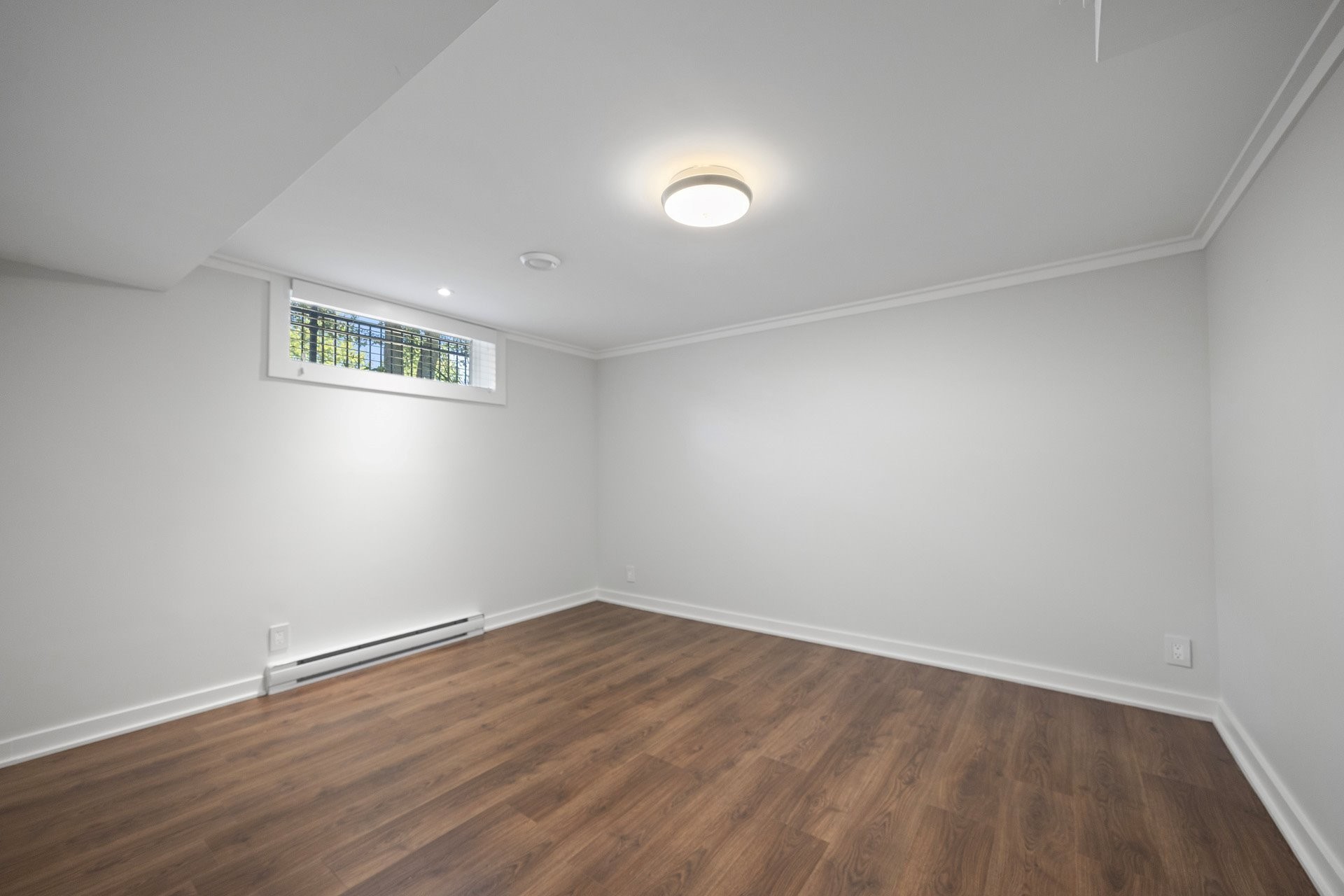









2


Av. Balzac

,
Candiac,




QC
J5R2A6

