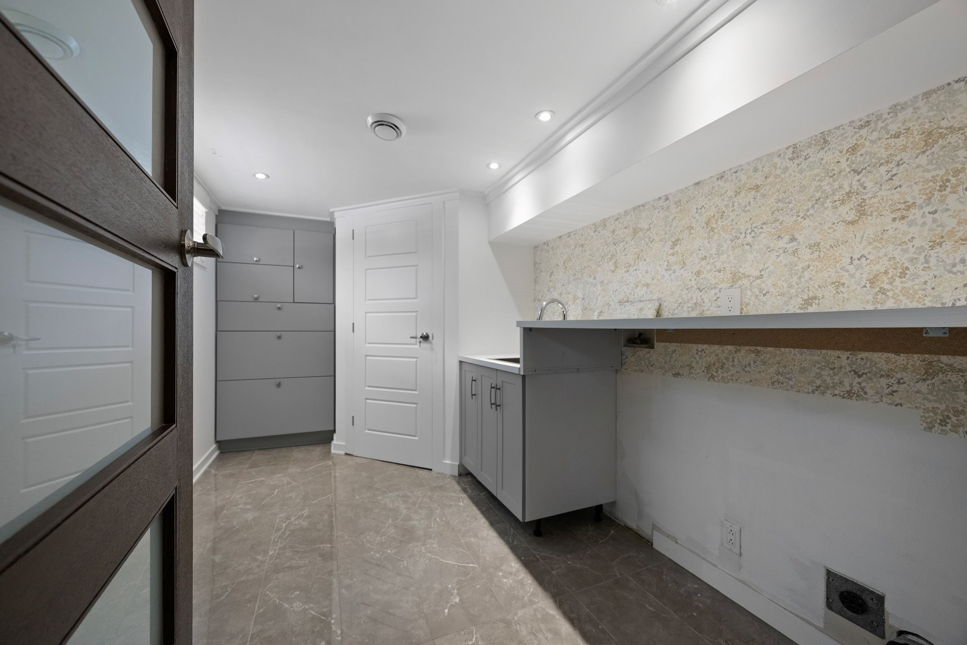 









2


Av. Balzac

,
Candiac,




QC
J5R2A6

