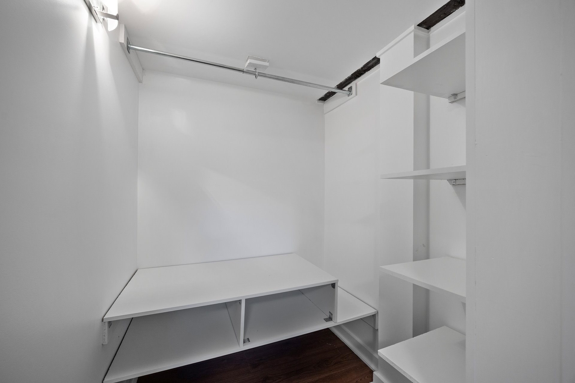 









2


Av. Balzac

,
Candiac,




QC
J5R2A6

