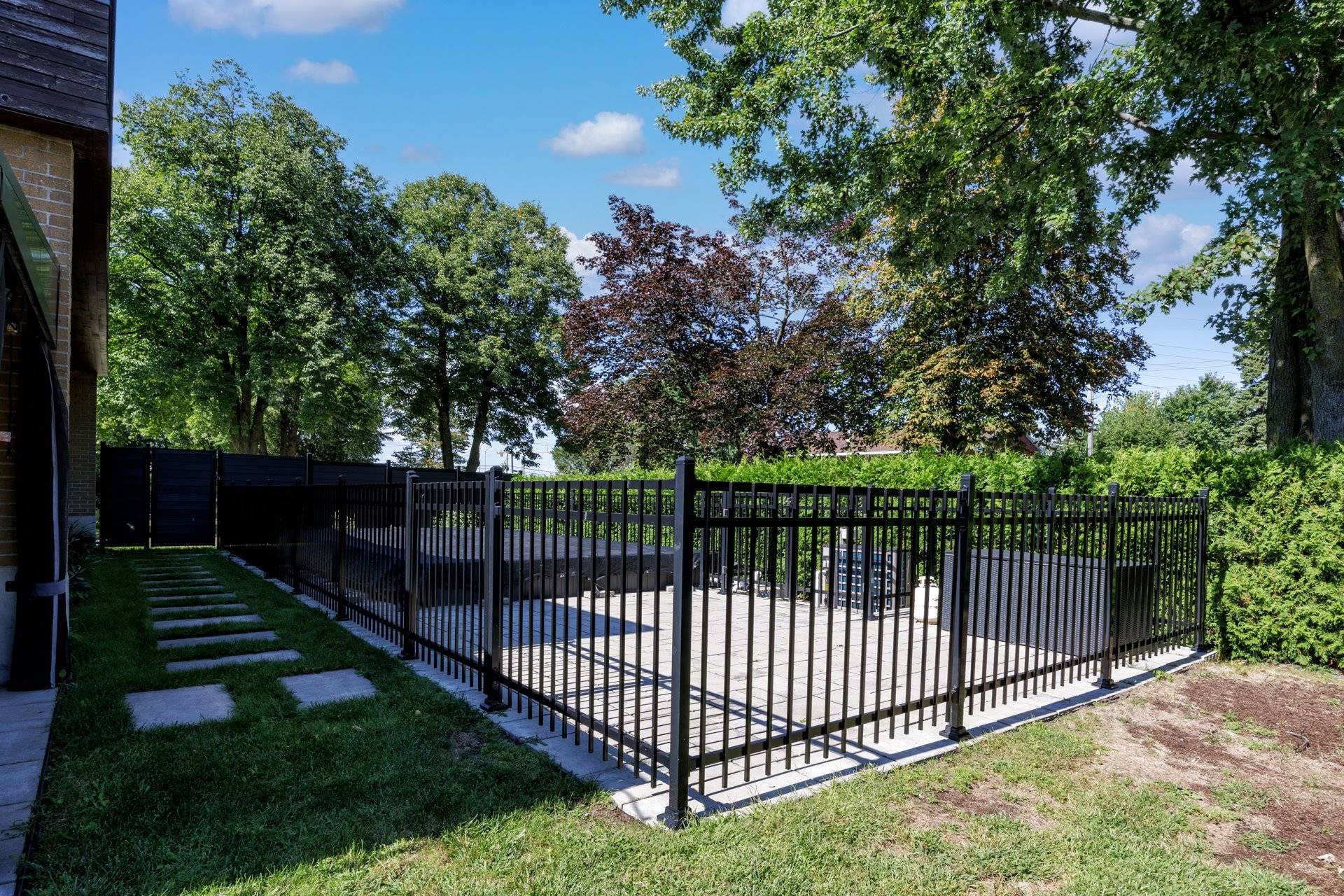 









2


Av. Balzac

,
Candiac,




QC
J5R2A6

