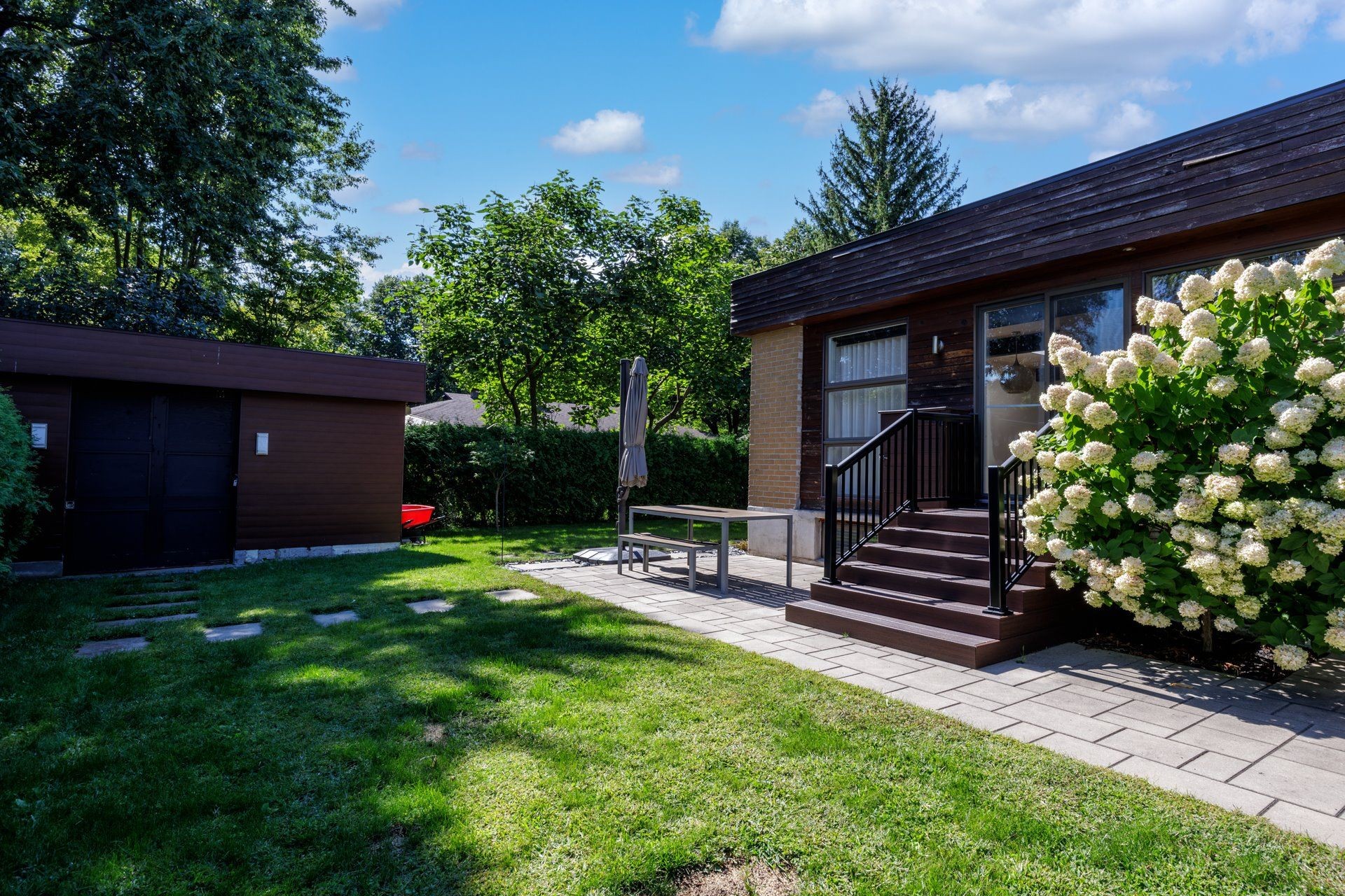 









2


Av. Balzac

,
Candiac,




QC
J5R2A6

