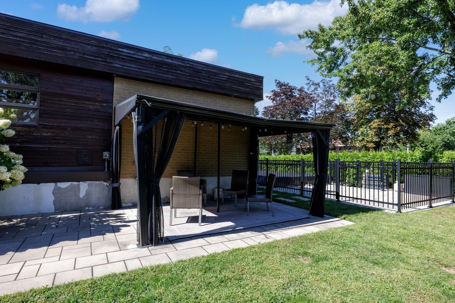 









2


Av. Balzac

,
Candiac,




QC
J5R2A6

