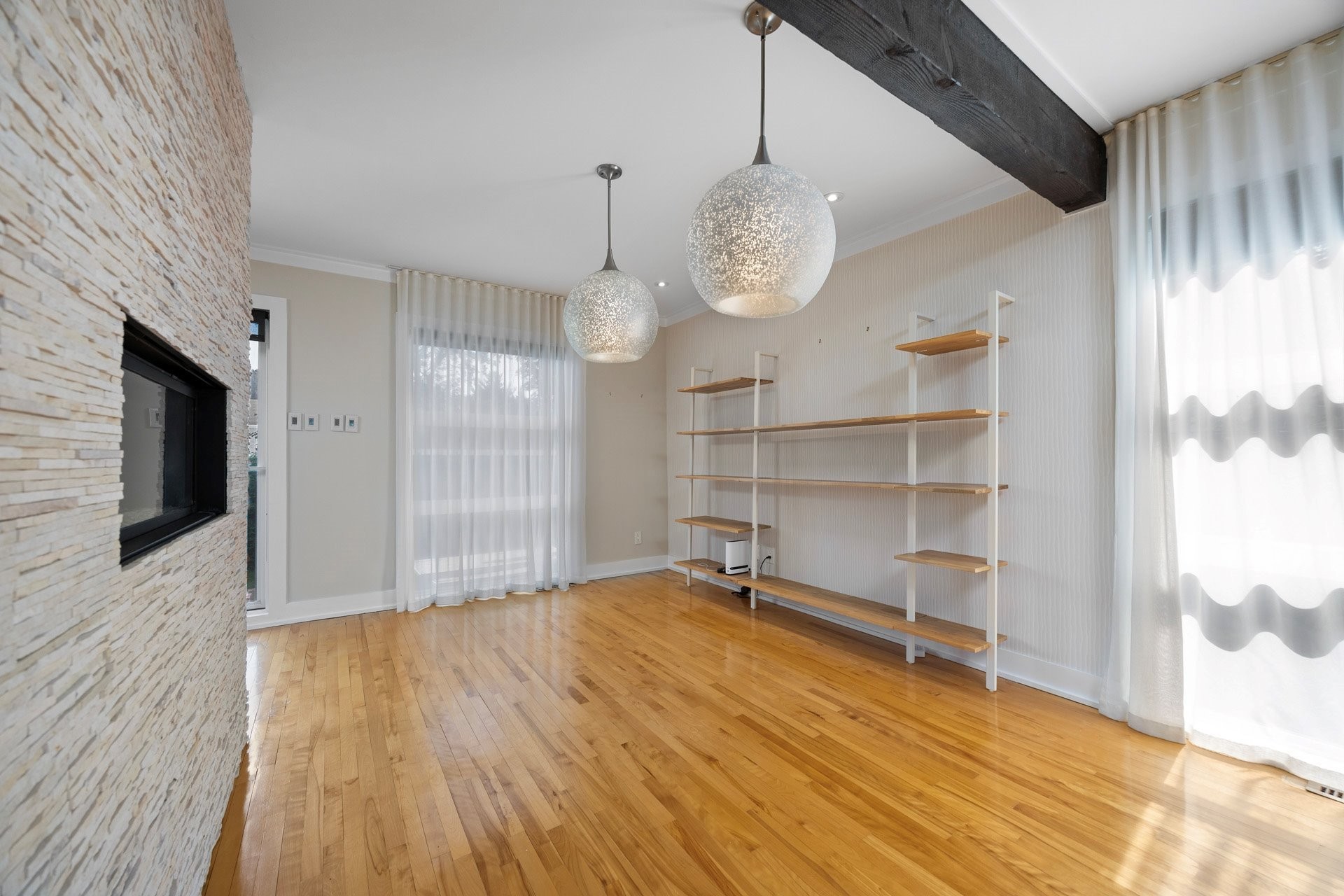 









2


Av. Balzac

,
Candiac,




QC
J5R2A6

