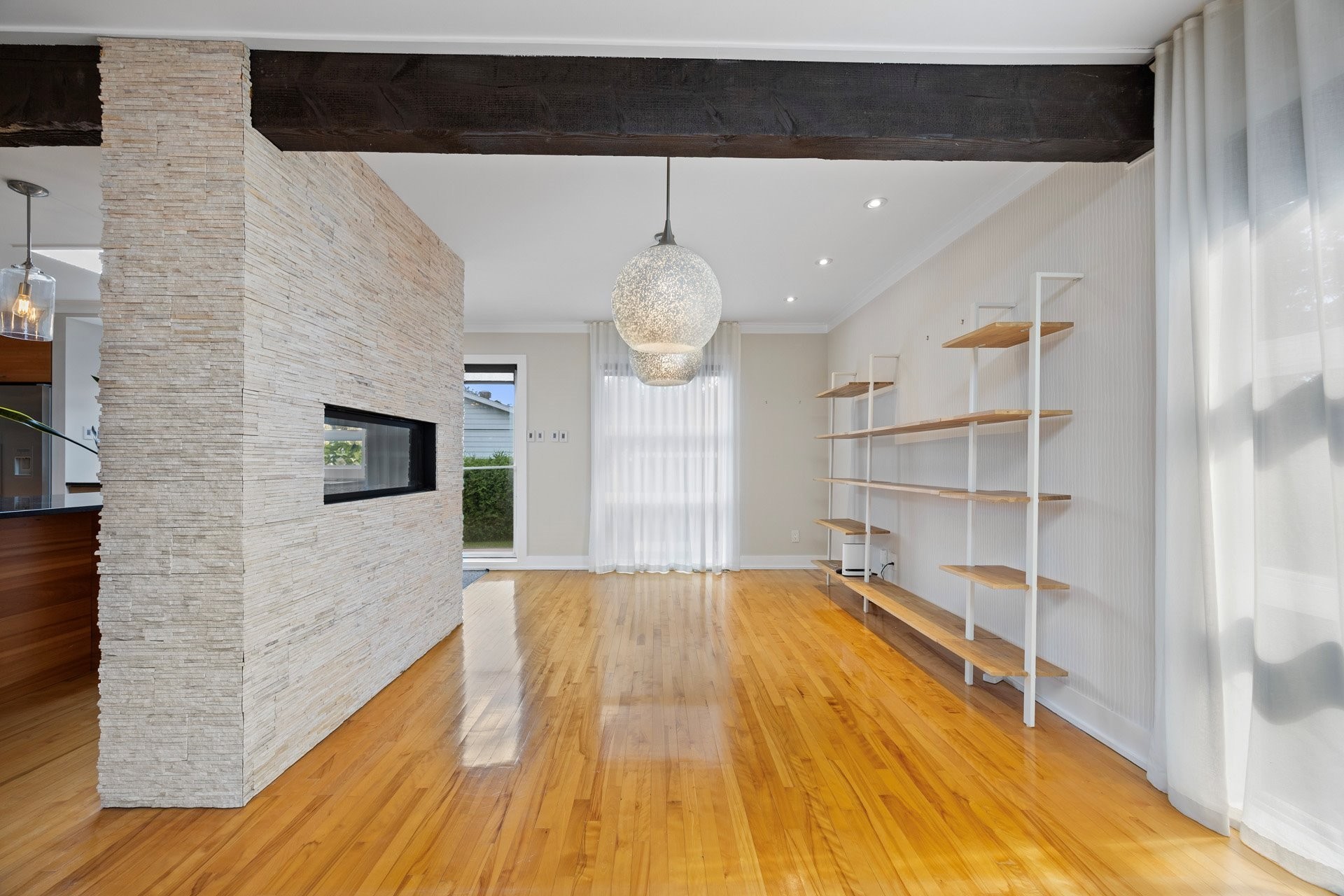 









2


Av. Balzac

,
Candiac,




QC
J5R2A6

