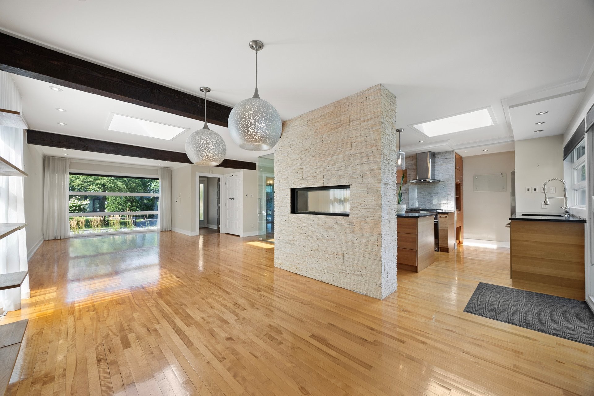 









2


Av. Balzac

,
Candiac,




QC
J5R2A6

