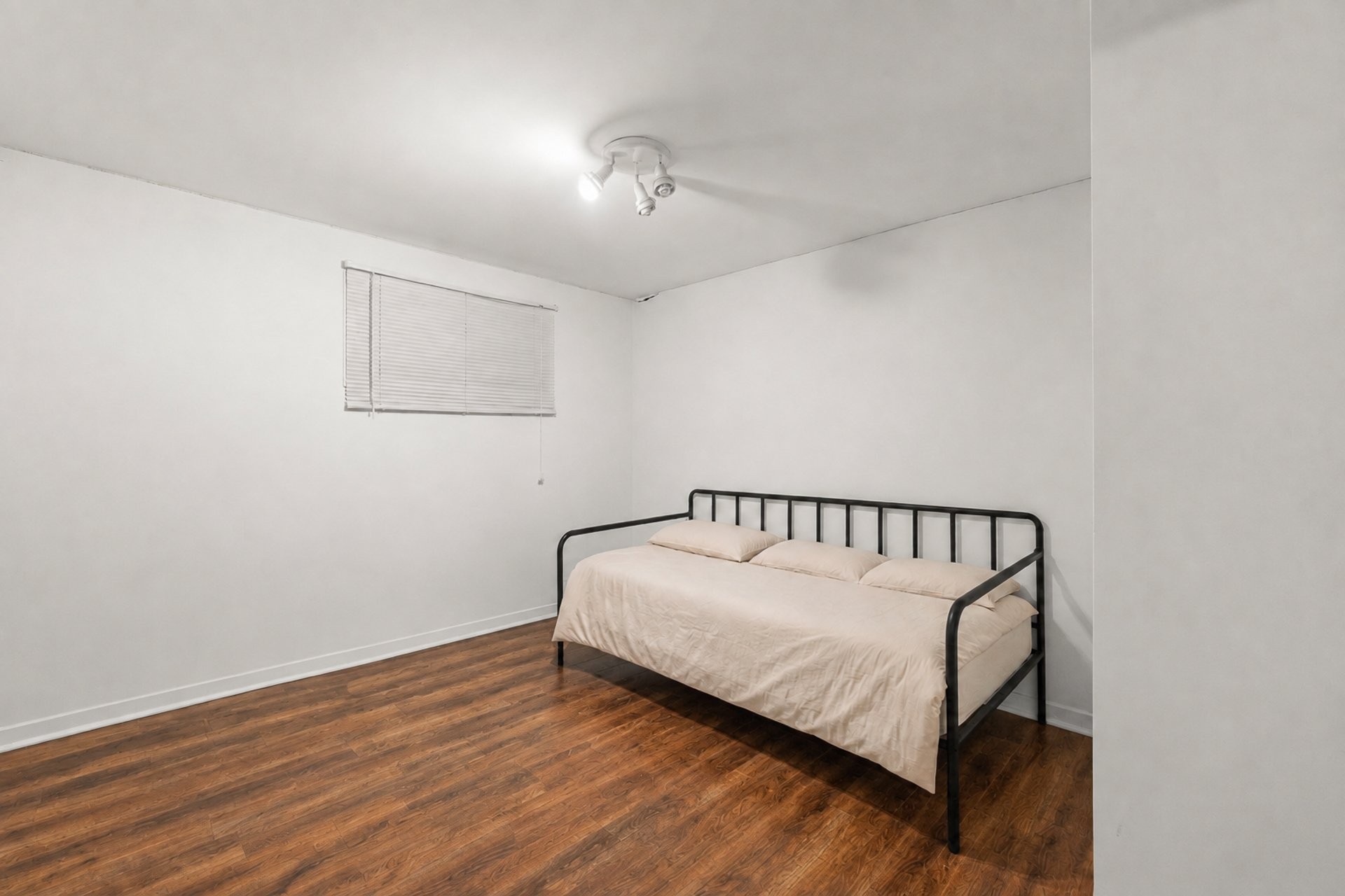 









1146


Rue St-Alexis

,
Trois-Rivières,




QC
G8T1B9

