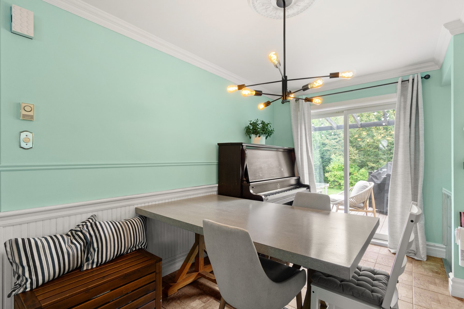 









1146


Rue St-Alexis

,
Trois-Rivières,




QC
G8T1B9

