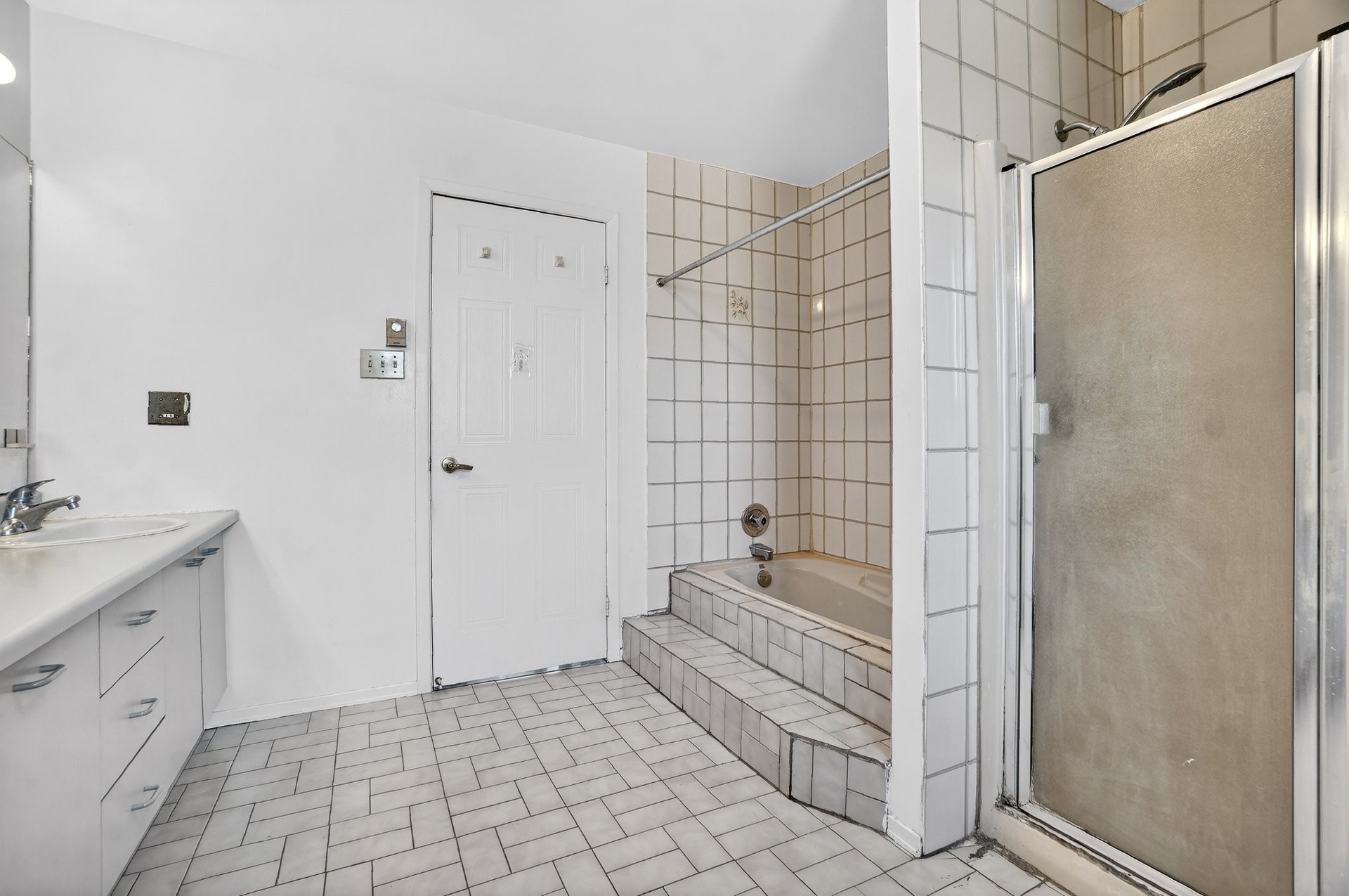 









1015


Crois. Savard

,
Brossard,




QC
J4X1X9

