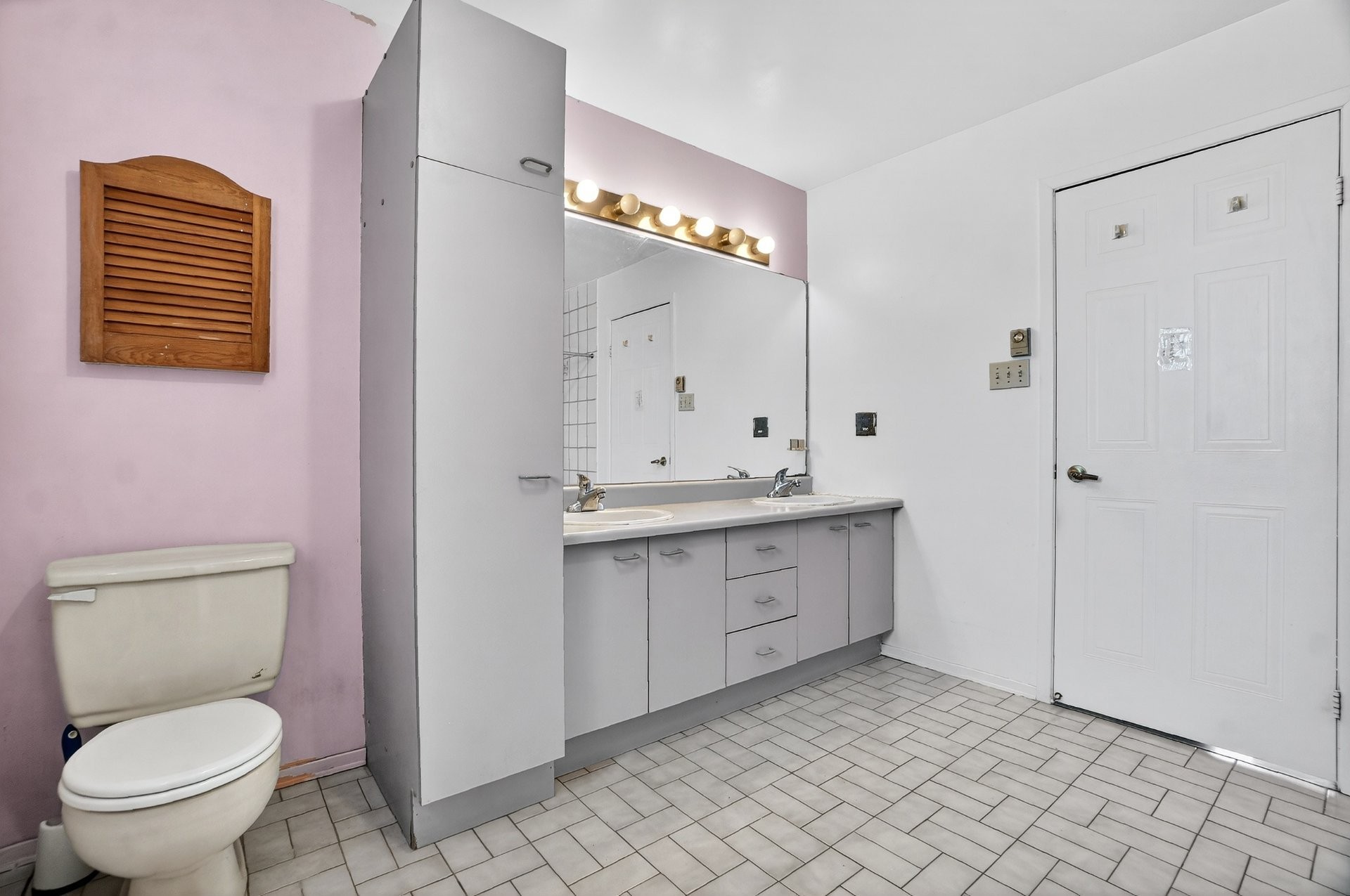 









1015


Crois. Savard

,
Brossard,




QC
J4X1X9

