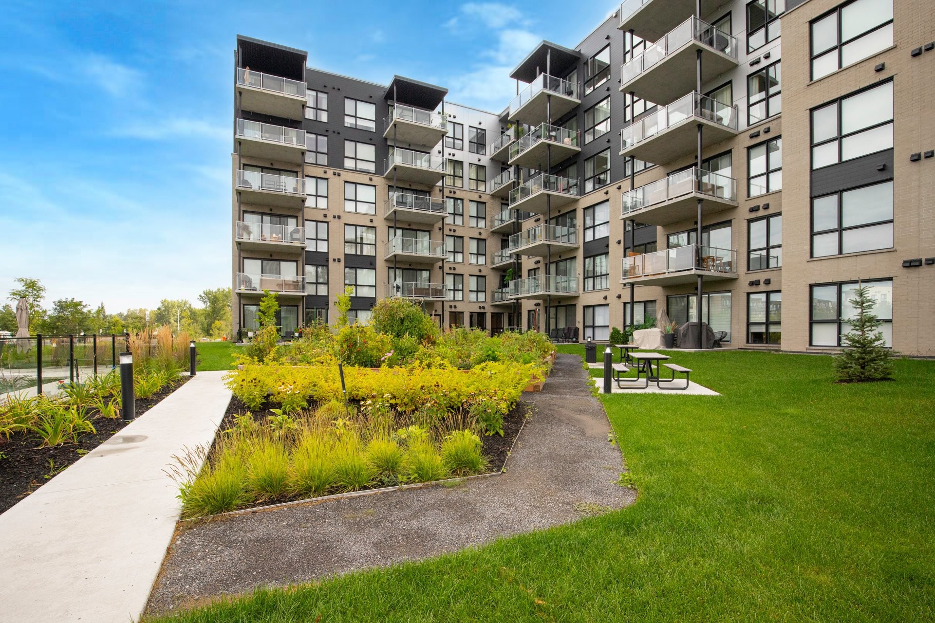 









4240


Rue Olivier-Fournier

, 201,
Longueuil (Saint-Hubert),




QC
J3Y1K6

