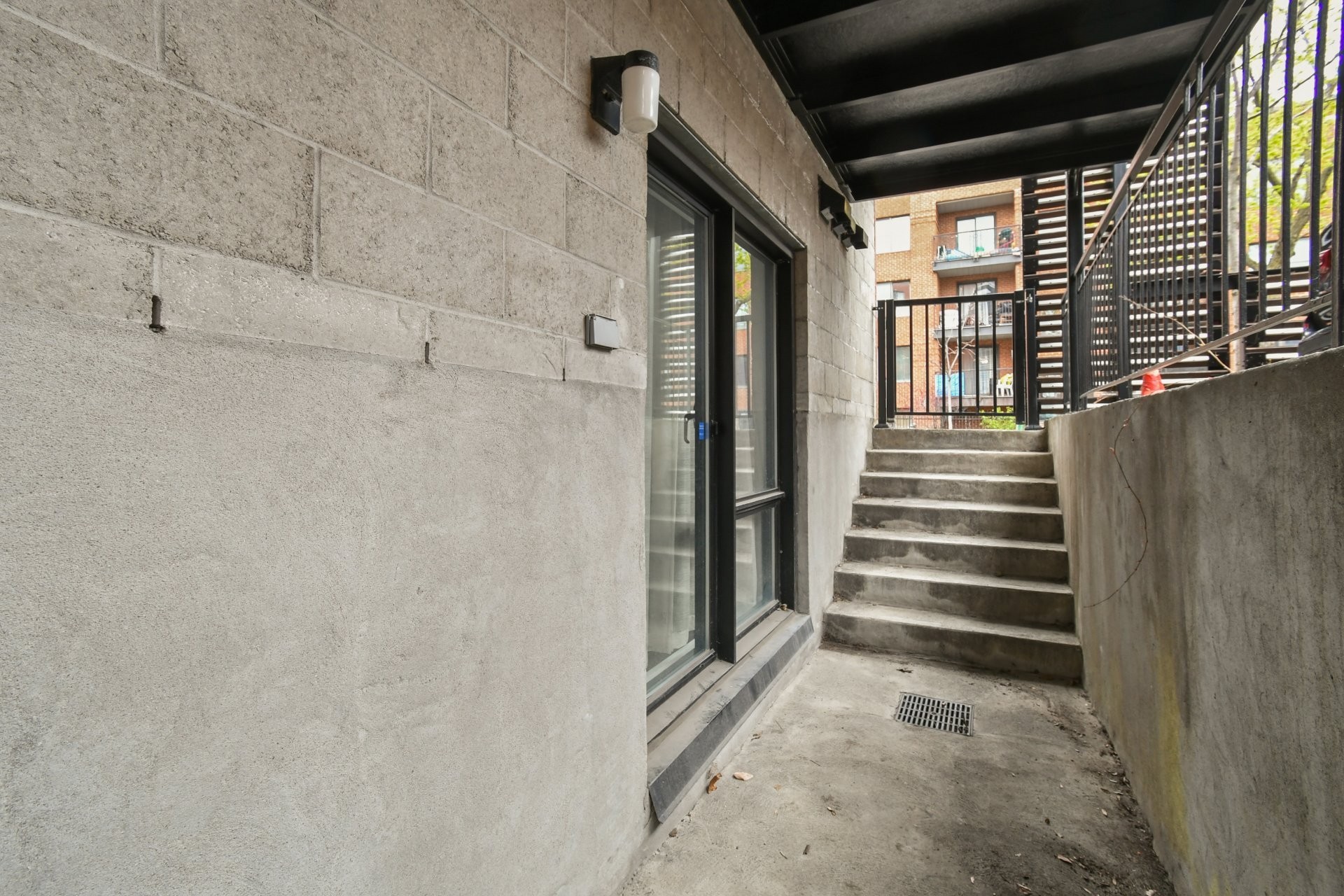 









7627


Rue De Lanaudière

, 001,
Montréal (Villeray/Saint-Michel/Parc-Extension),




QC
H2E1Y5

