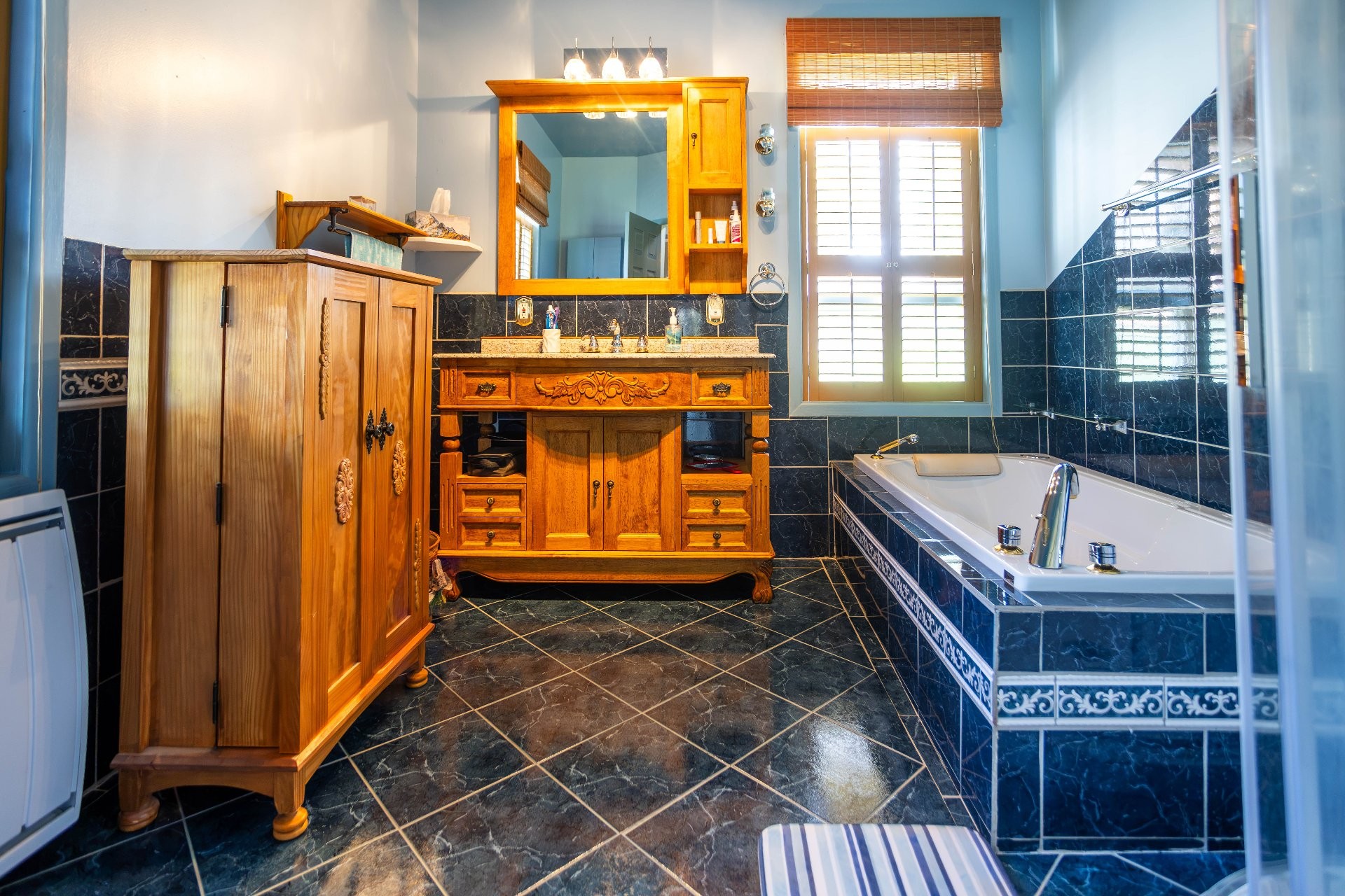 









100


Rue St-Jean

,
Sainte-Thècle,




QC
G0X3G0

