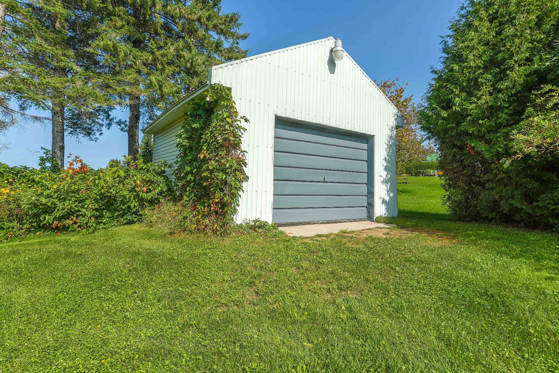 









100


Rue St-Jean

,
Sainte-Thècle,




QC
G0X3G0

