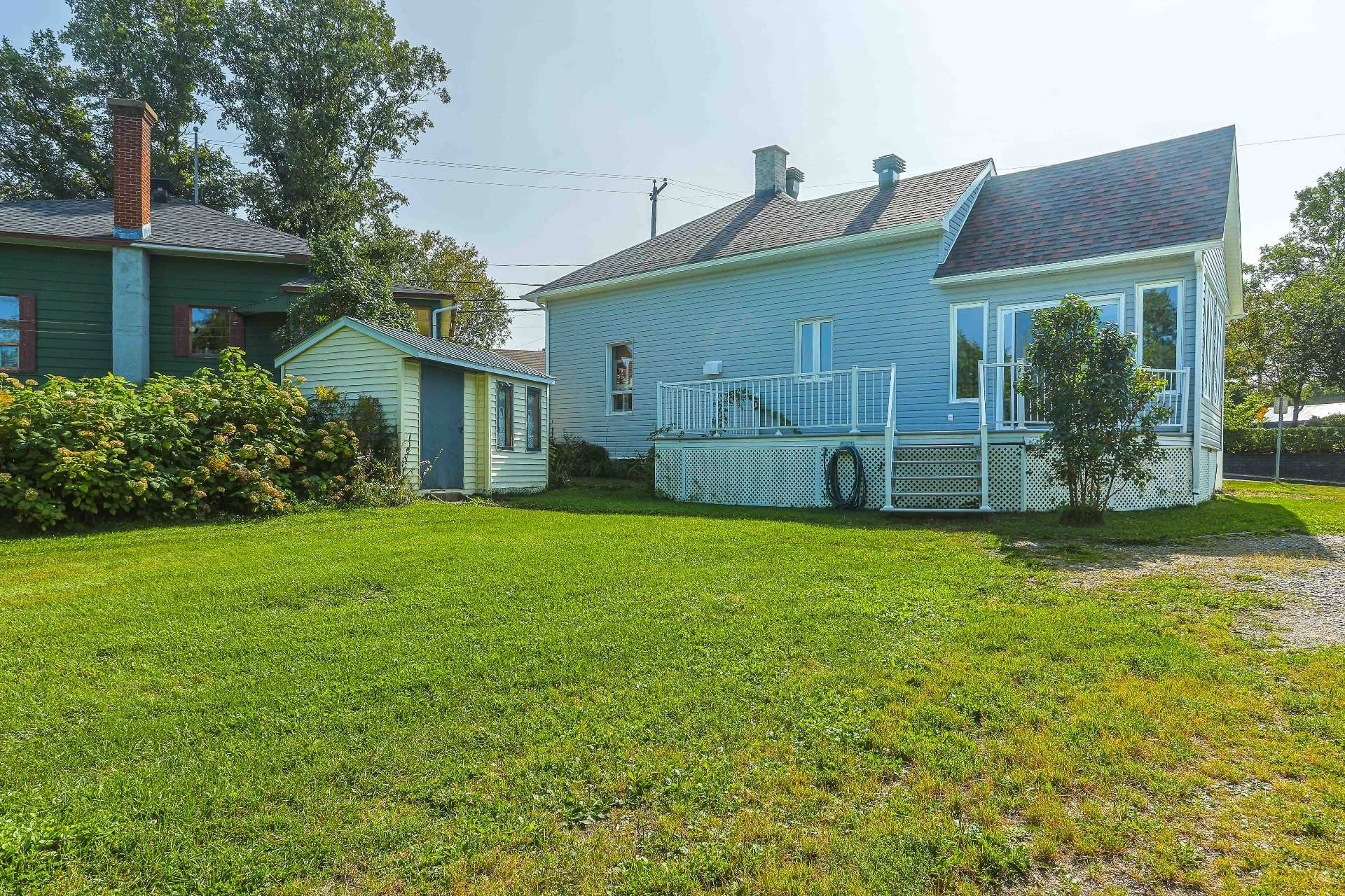 









100


Rue St-Jean

,
Sainte-Thècle,




QC
G0X3G0

