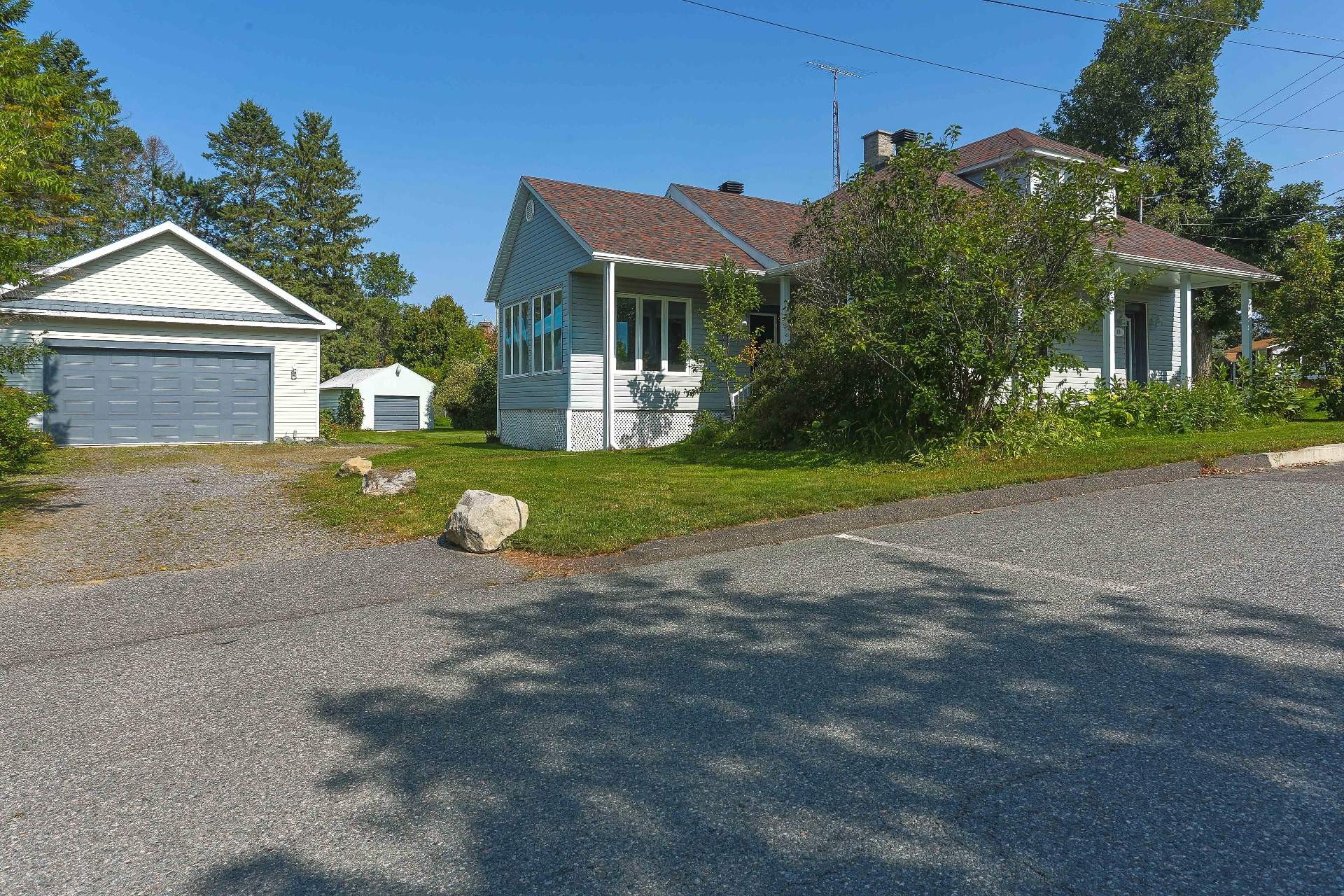 









100


Rue St-Jean

,
Sainte-Thècle,




QC
G0X3G0

