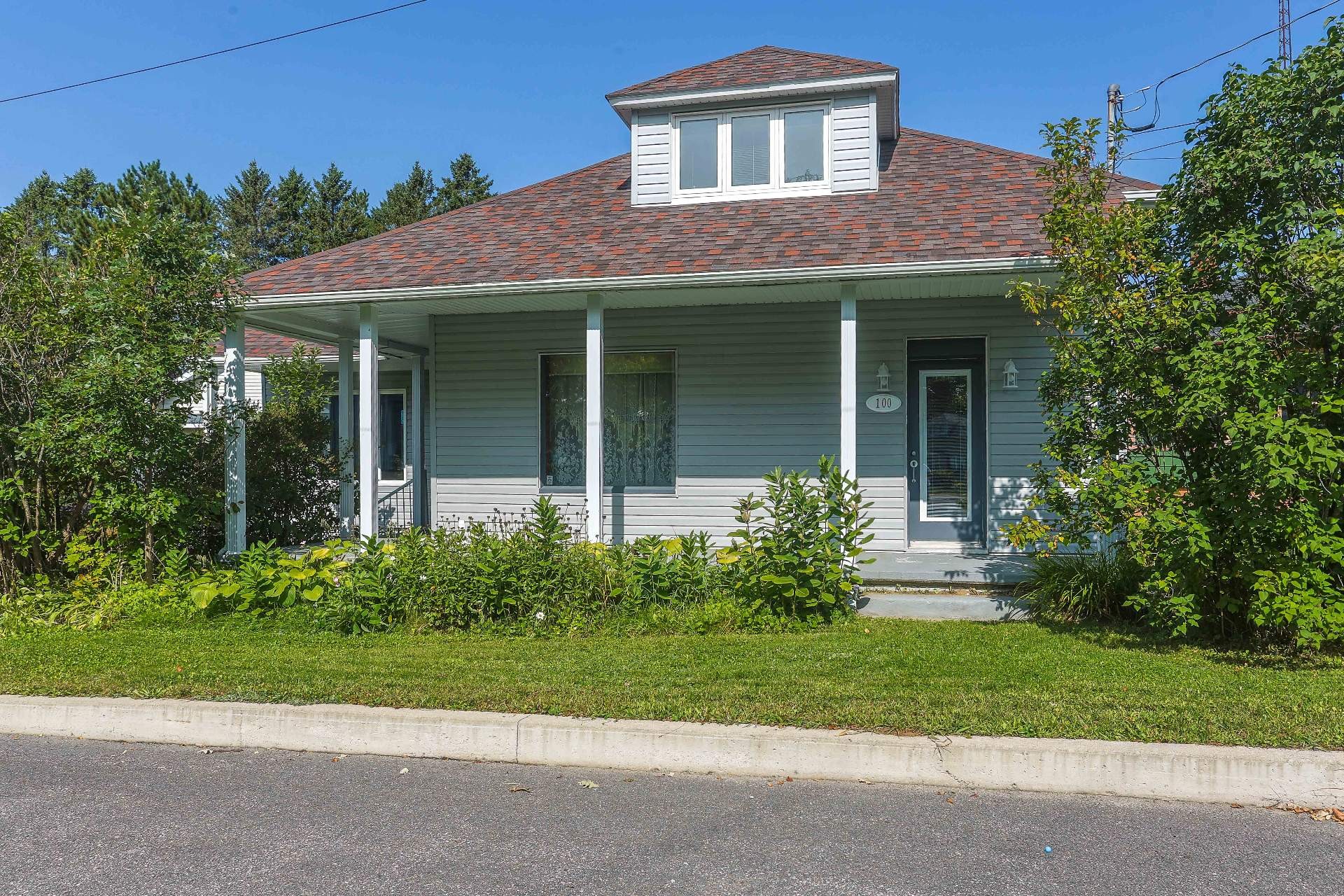 









100


Rue St-Jean

,
Sainte-Thècle,




QC
G0X3G0

