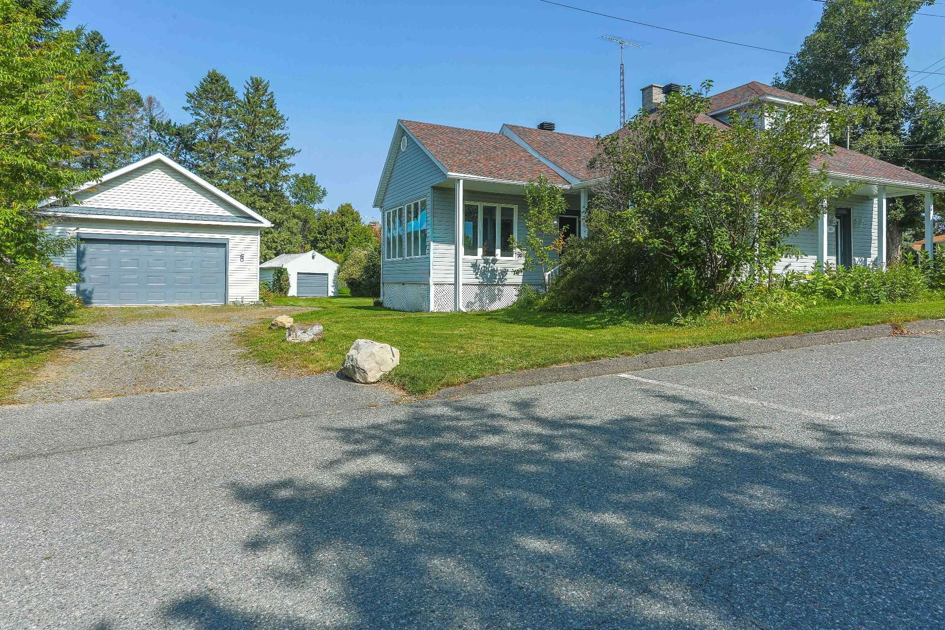 









100


Rue St-Jean

,
Sainte-Thècle,




QC
G0X3G0

