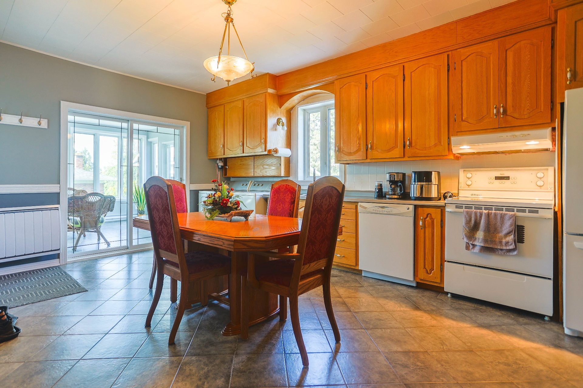 









100


Rue St-Jean

,
Sainte-Thècle,




QC
G0X3G0

