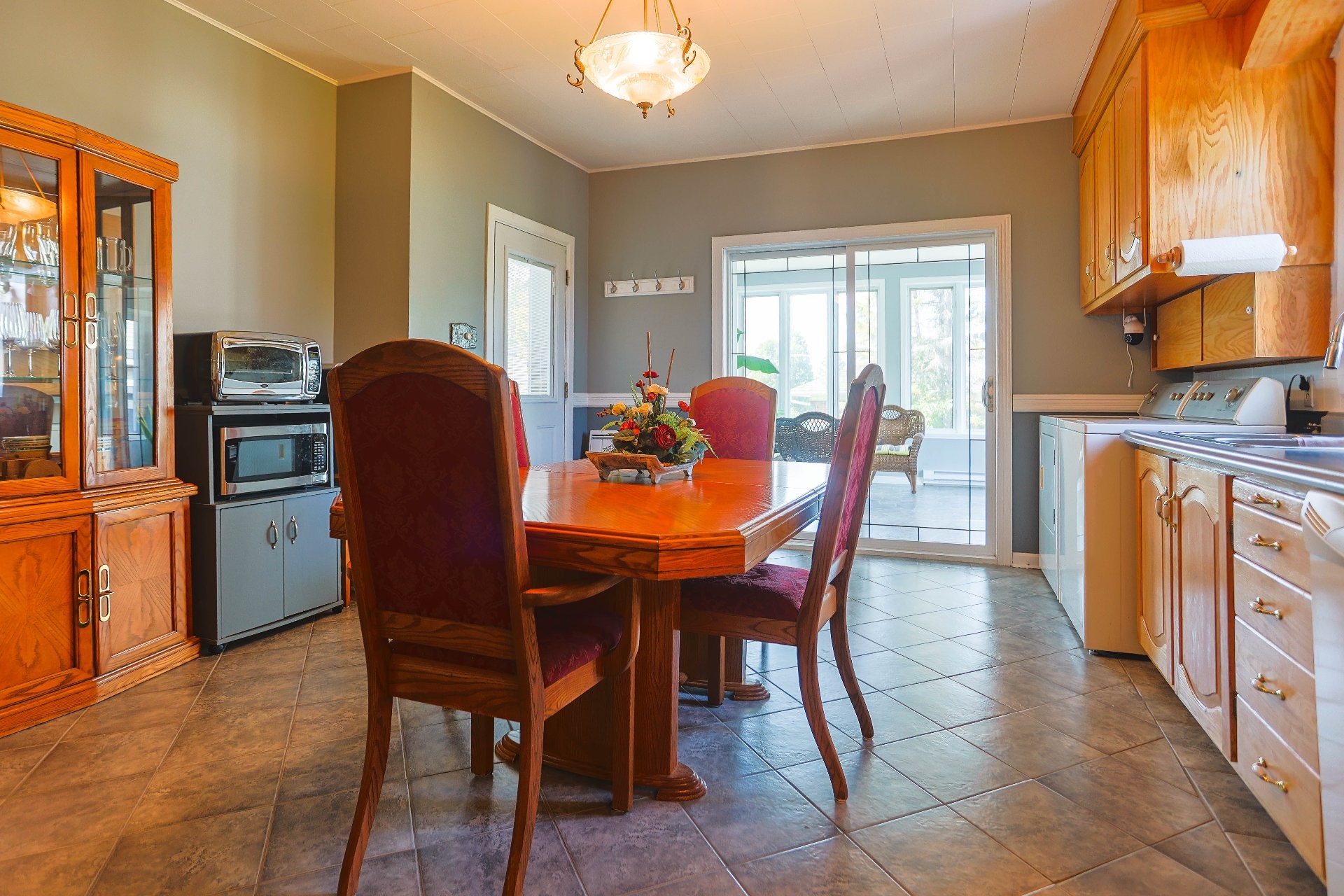 









100


Rue St-Jean

,
Sainte-Thècle,




QC
G0X3G0

