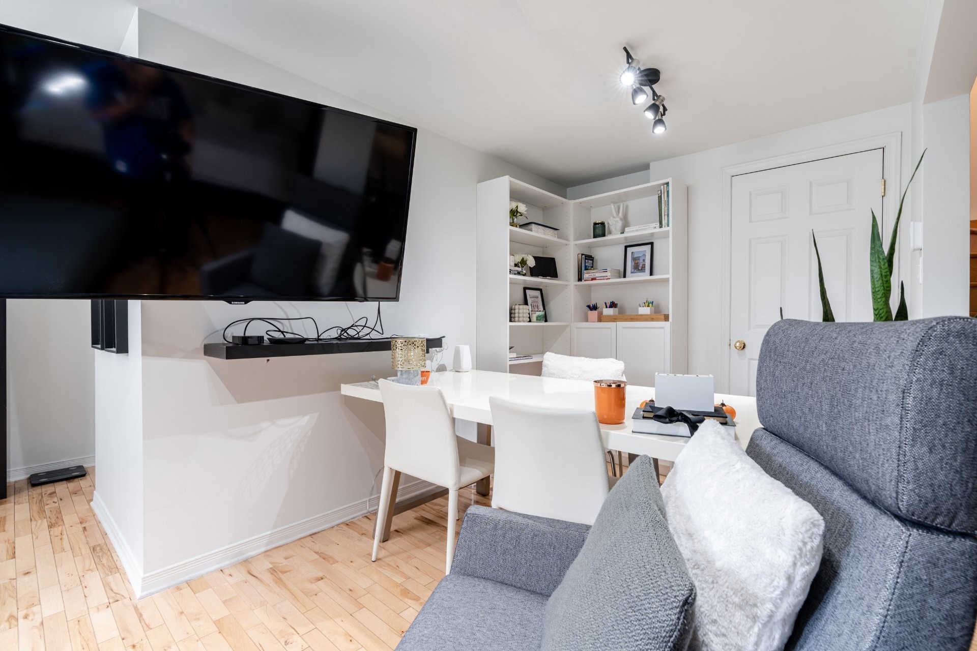 









238


Rue de la Renaissance

,
Blainville,




QC
J7B1S7

