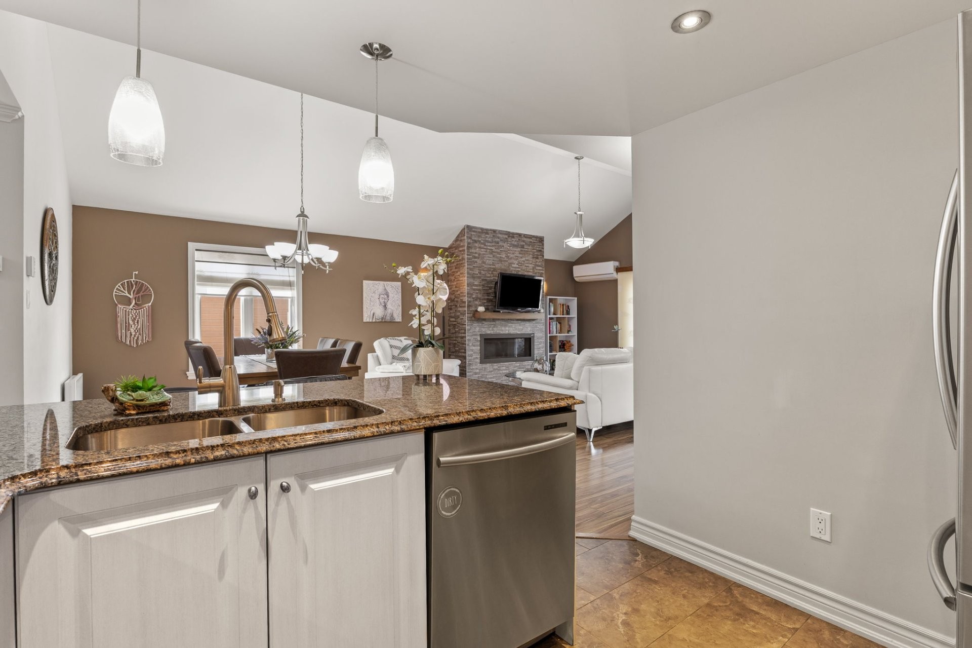 









63


Av. Gatineau

, 76,
Gatineau (Gatineau),




QC
J8T4J4

