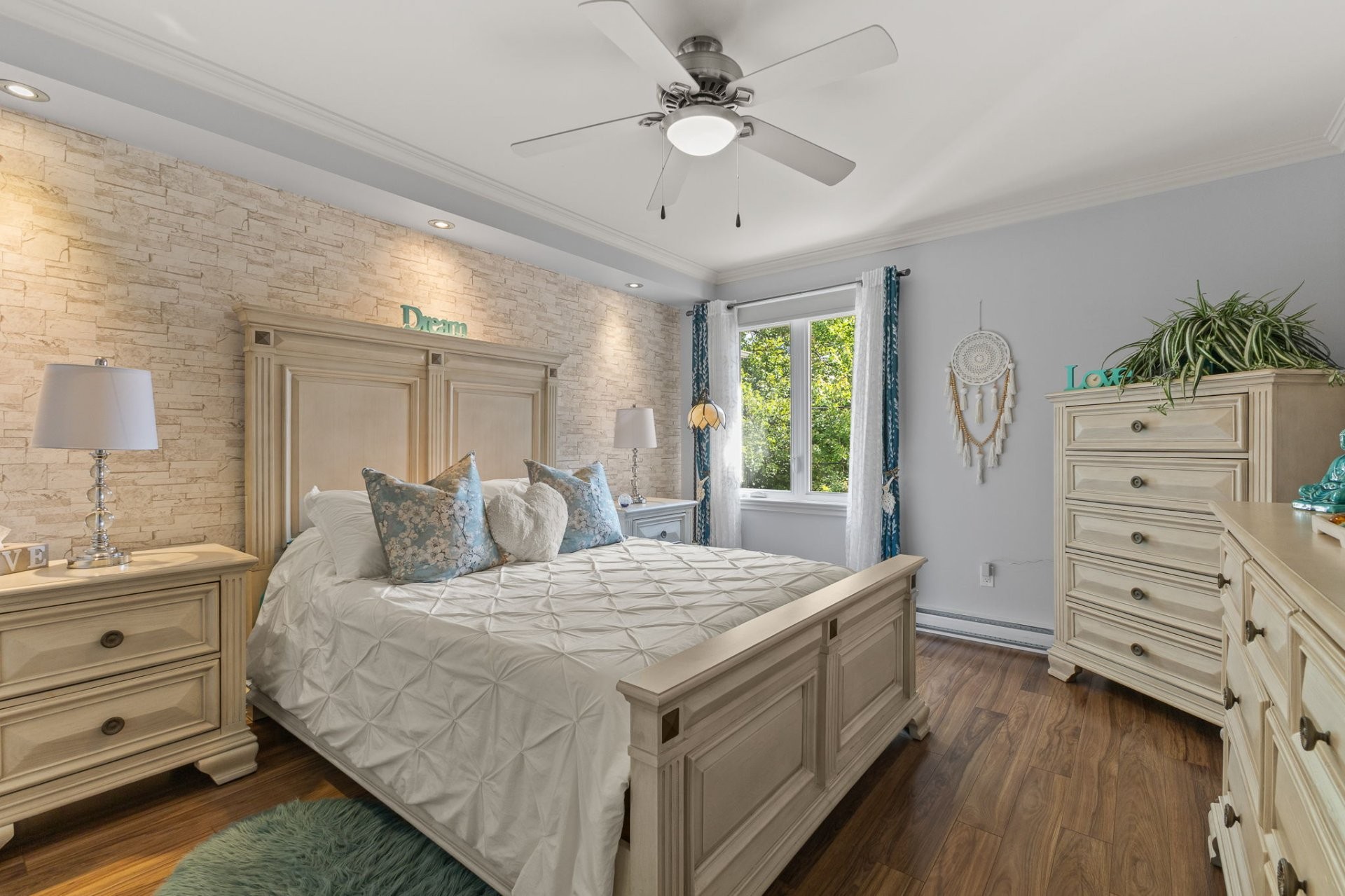 









63


Av. Gatineau

, 76,
Gatineau (Gatineau),




QC
J8T4J4

