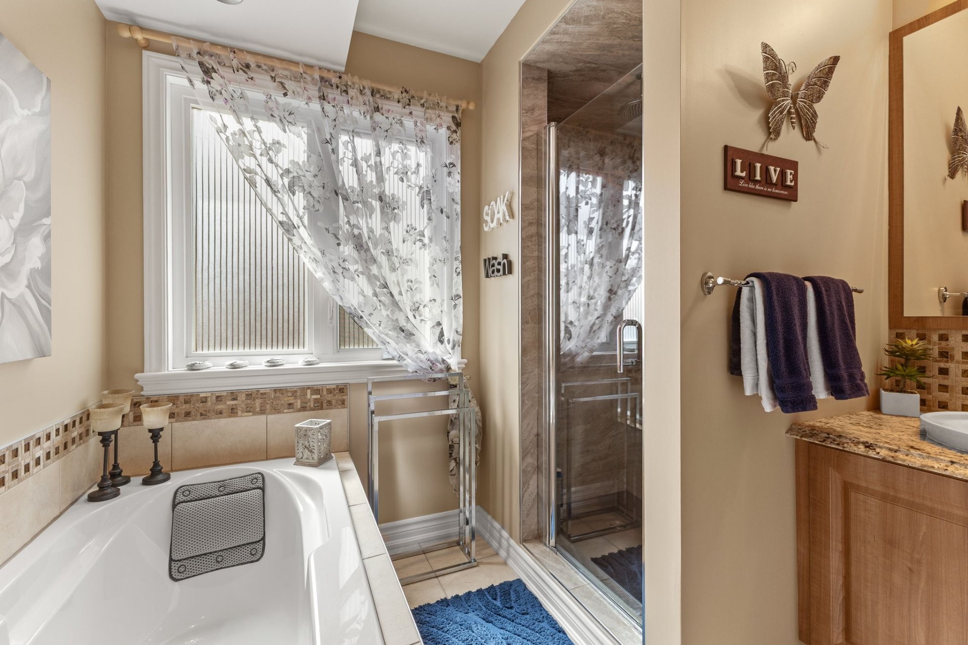 









63


Av. Gatineau

, 76,
Gatineau (Gatineau),




QC
J8T4J4

