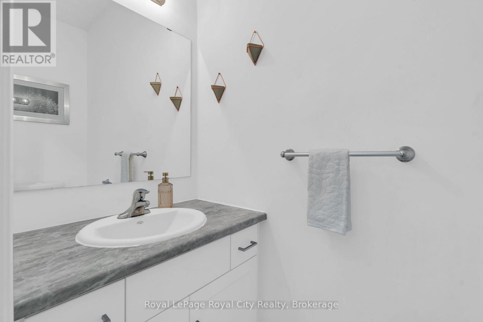 












7 - 269 WATSON PARKWAY N

,
Guelph (Grange Road),




Ontario
N1E0R3

