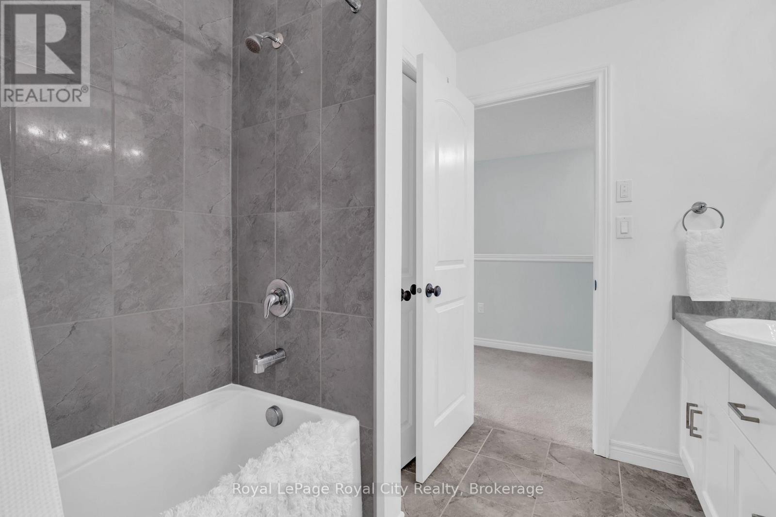 












7 - 269 WATSON PARKWAY N

,
Guelph (Grange Road),




Ontario
N1E0R3

