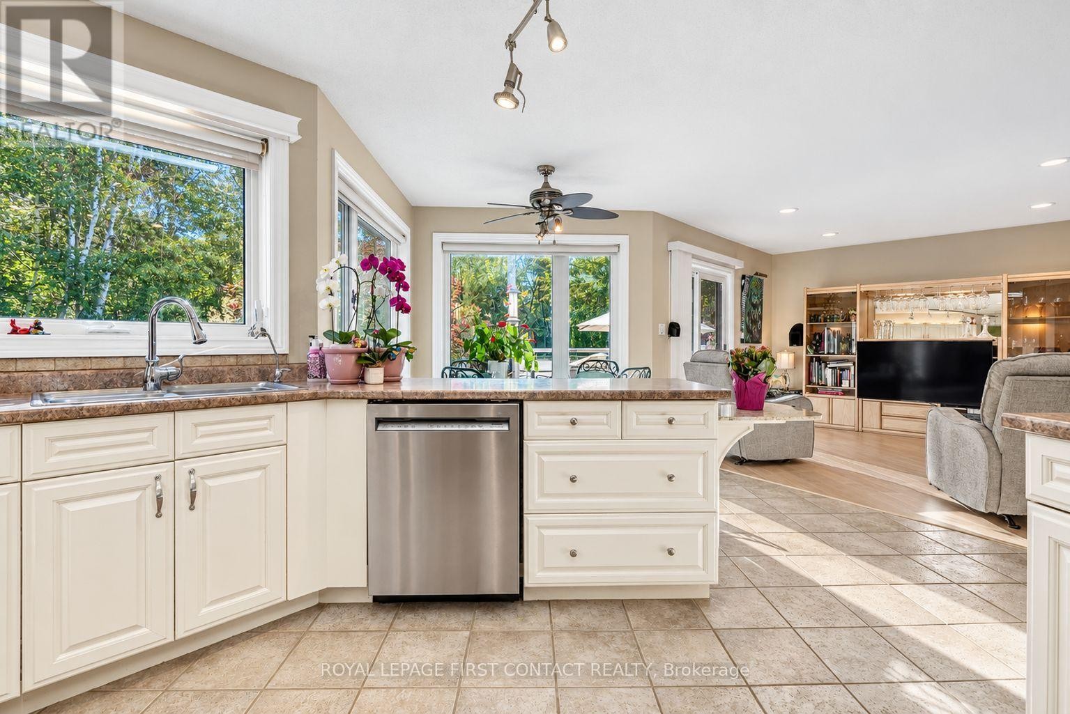 












3847 WEST STREET

,
Innisfil,




Ontario
L9S2L8

