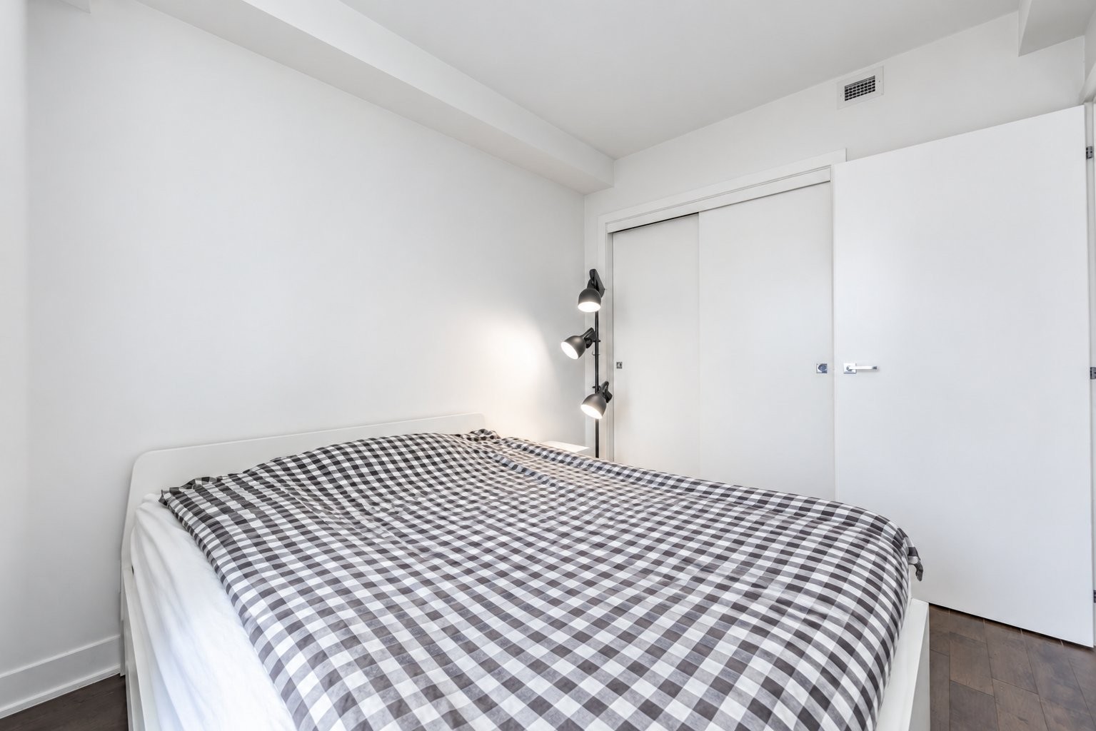 









1211


Rue Drummond

, 604,
Montréal (Ville-Marie),




QC
H3G0E6

