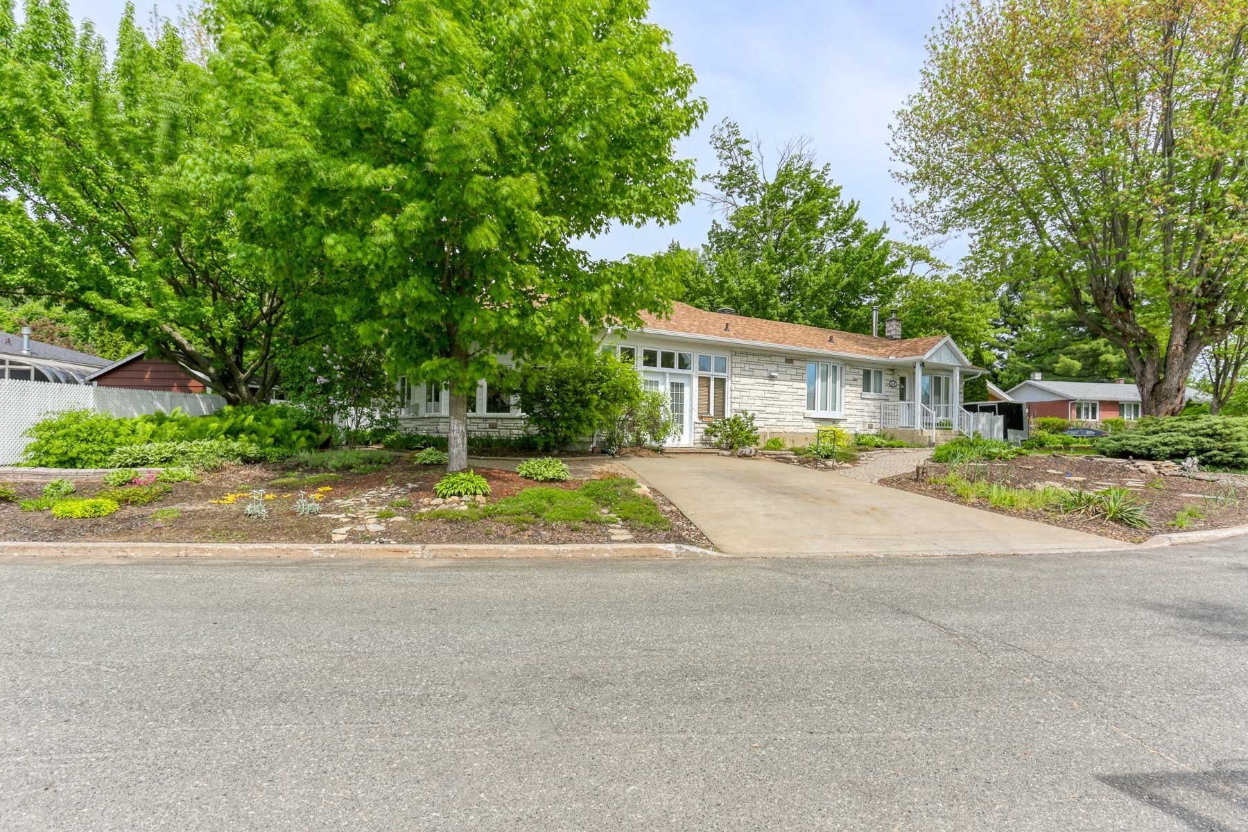 









3430


Rue de Lyon

,
Trois-Rivières,




QC
G8Y3L8

